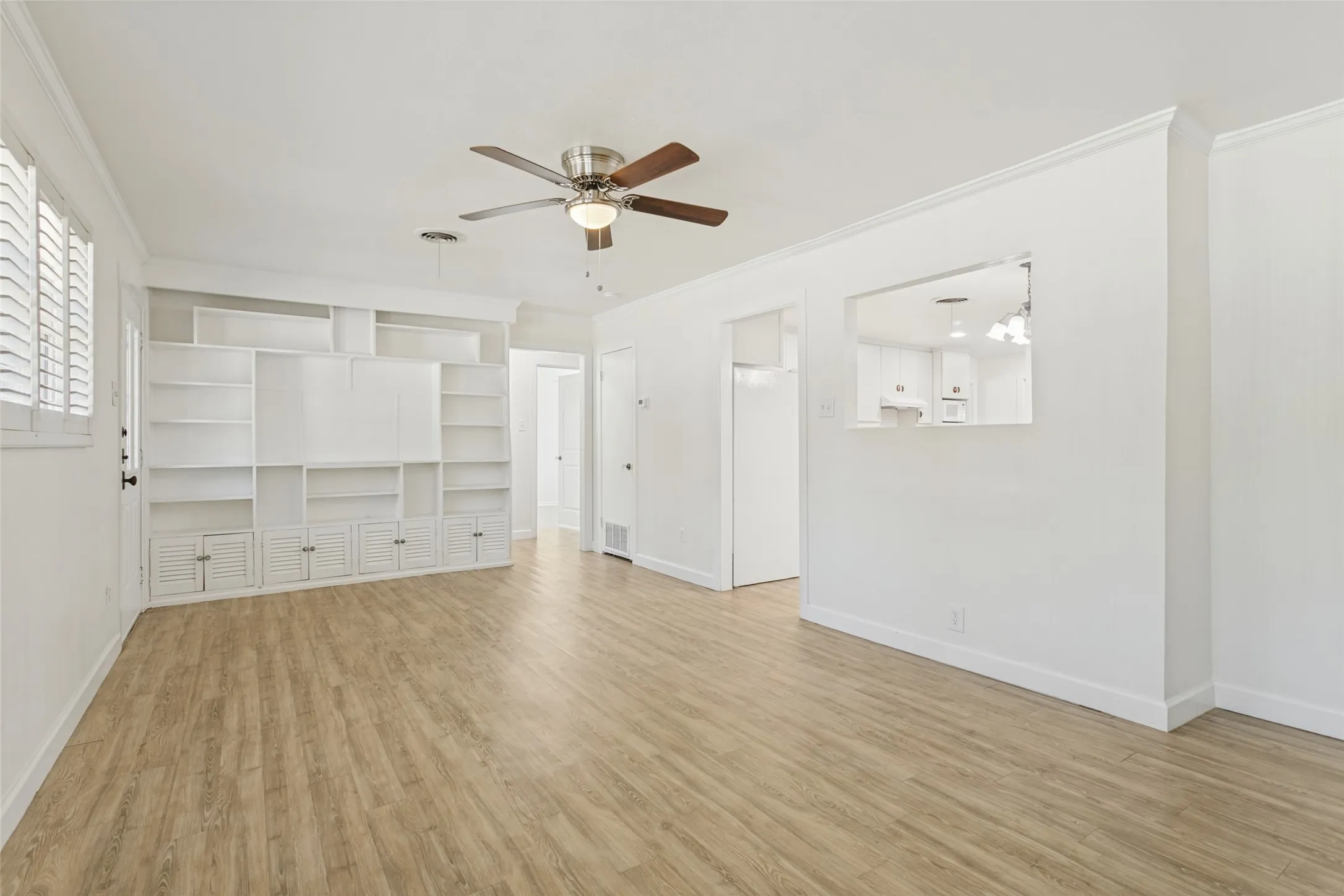 Single Family Residence For Sale in Denton County , 1818 Tyler Street, Denton, Texas 76209, 3 Bedroom, 2 Bathroom, Garage spaces, 1,746 Sqft, built in 1940, mls#21394924, Real Estate Agent in Denton, Homes For Sale in Denton county, Homes For Sale in Denton, Realtor in Denton Texas, Real Estate Brokerage Independent Realty Texas, Luminita Cordes Realtor