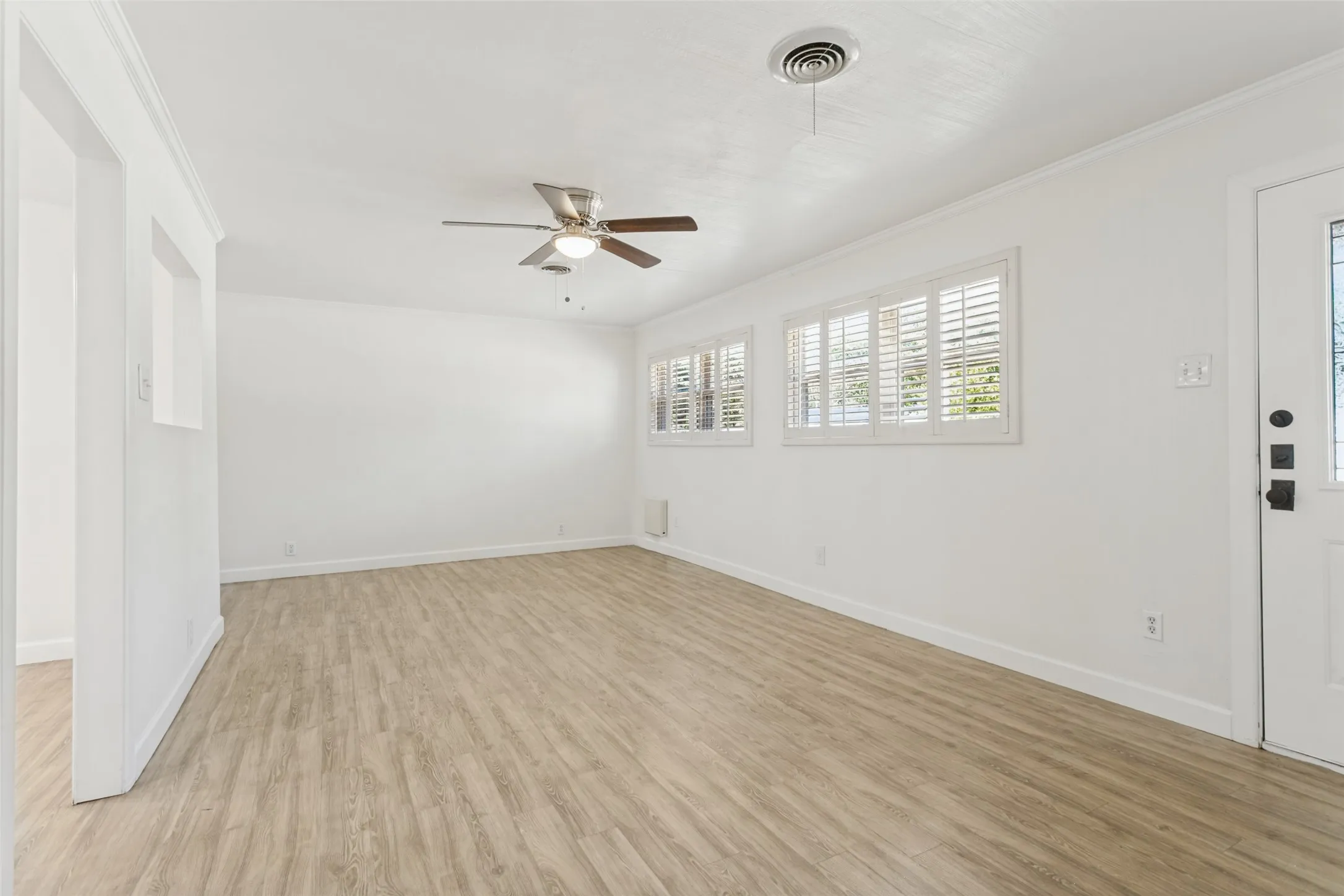 Single Family Residence For Sale in Denton County , 1818 Tyler Street, Denton, Texas 76209, 3 Bedroom, 2 Bathroom, Garage spaces, 1,746 Sqft, built in 1940, mls#21394924, Real Estate Agent in Denton, Homes For Sale in Denton county, Homes For Sale in Denton, Realtor in Denton Texas, Real Estate Brokerage Independent Realty Texas, Luminita Cordes Realtor