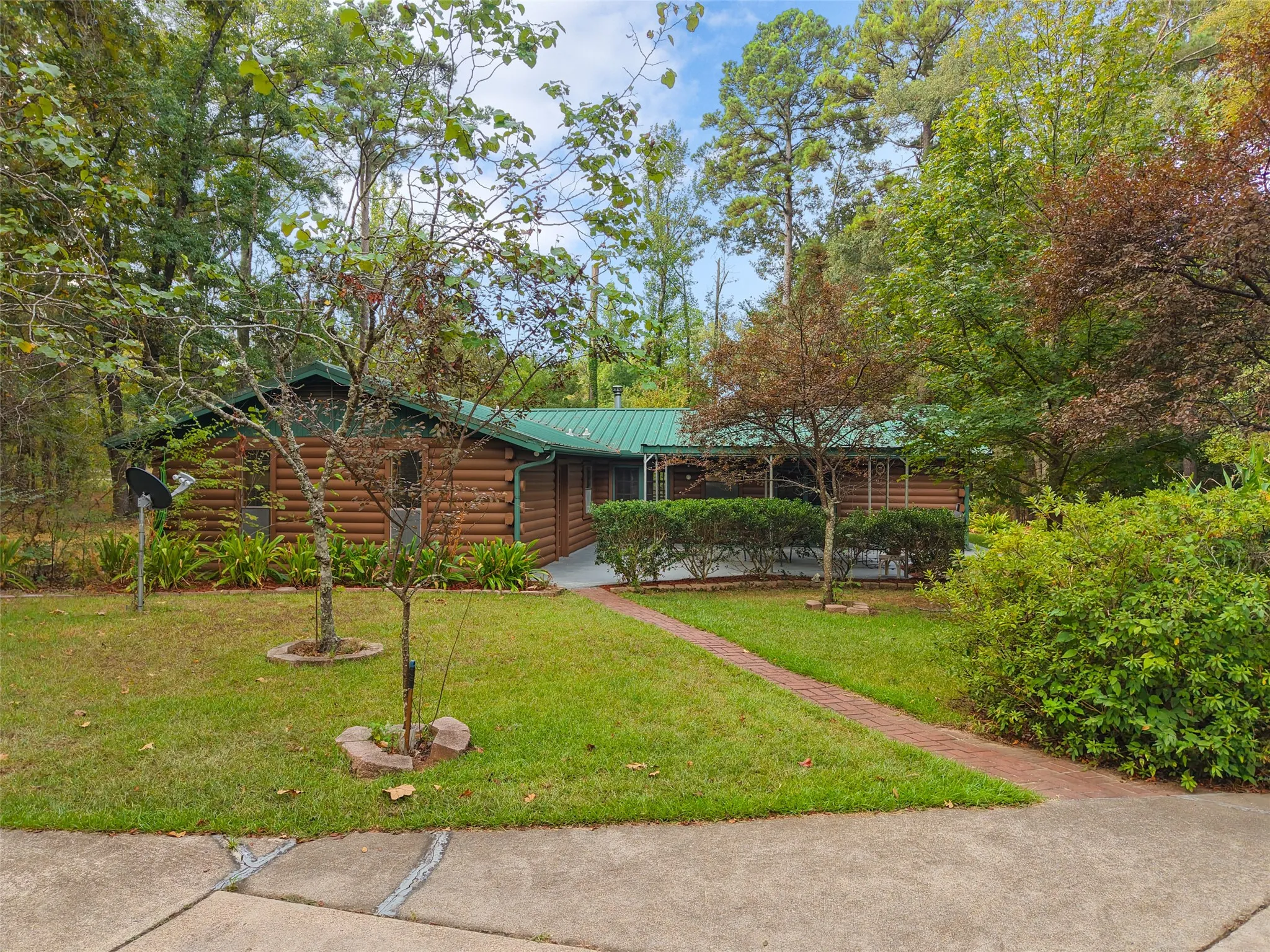 Single Family Residence For Sale in Cass County , 1875 County Road 1577, Hughes Springs, Texas 75656, 2 Bedroom, 2 Bathroom, 3 Garage spaces, 2,170 Sqft, built in 1980, mls#21398134, Real Estate Agent in Hughes Springs, Homes For Sale in Cass county, Homes For Sale in Hughes Springs, Realtor in Hughes Springs Texas, Real Estate Brokerage Independent Realty Texas, Luminita Cordes Realtor