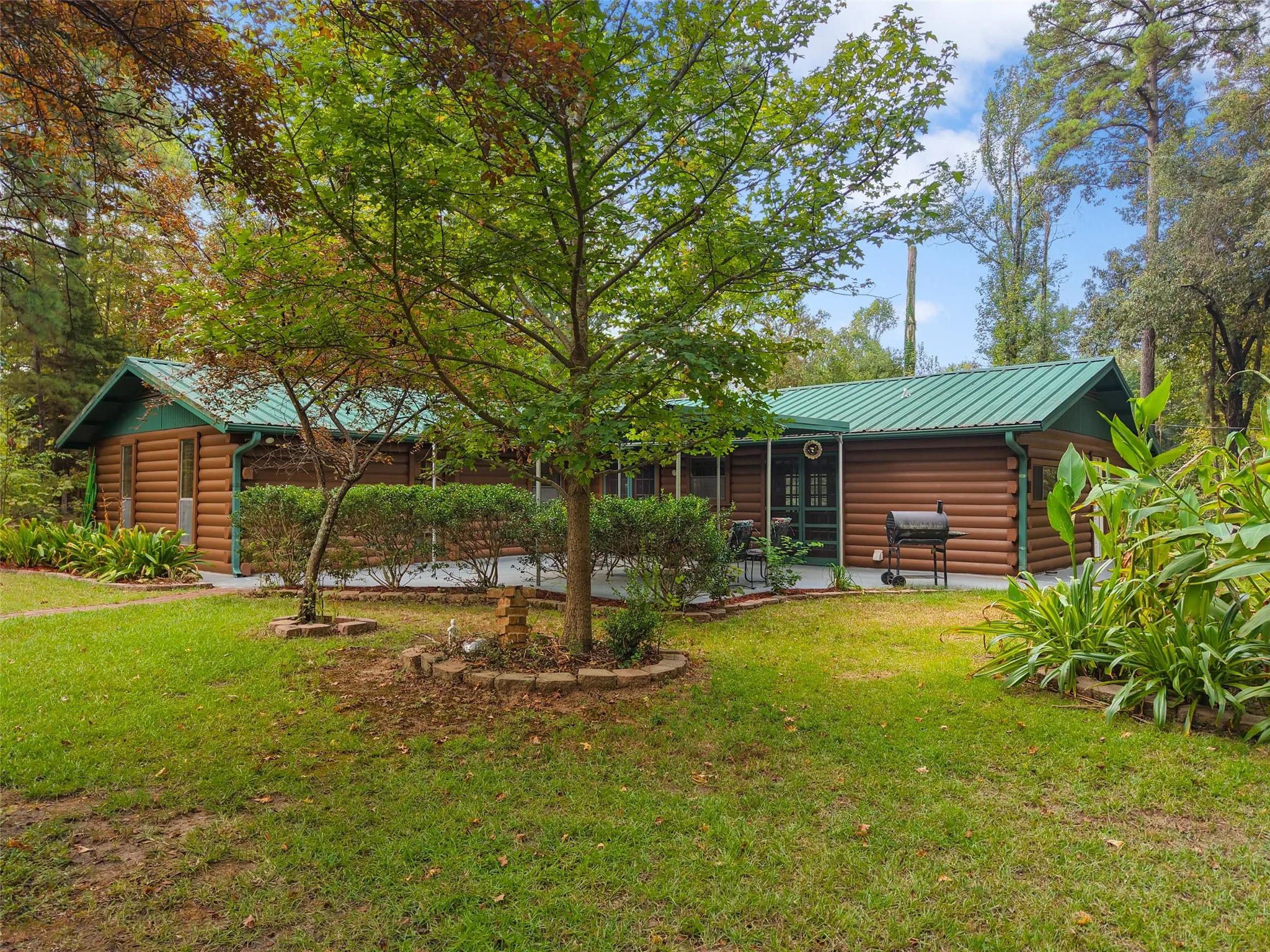 Single Family Residence For Sale in Cass County , 1875 County Road 1577, Hughes Springs, Texas 75656, 2 Bedroom, 2 Bathroom, 3 Garage spaces, 2,170 Sqft, built in 1980, mls#21398134, Real Estate Agent in Hughes Springs, Homes For Sale in Cass county, Homes For Sale in Hughes Springs, Realtor in Hughes Springs Texas, Real Estate Brokerage Independent Realty Texas, Luminita Cordes Realtor