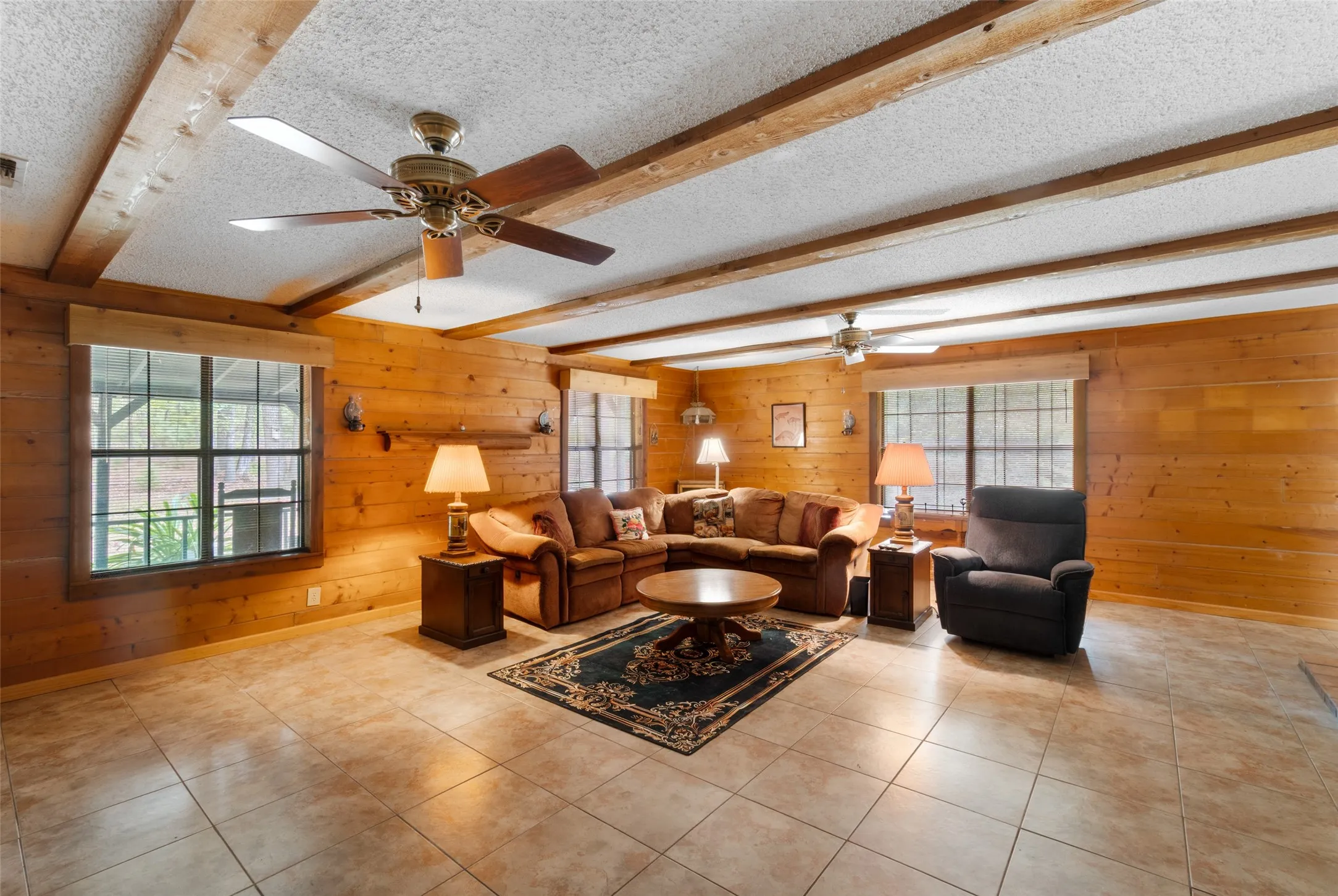 Single Family Residence For Sale in Cass County , 1875 County Road 1577, Hughes Springs, Texas 75656, 2 Bedroom, 2 Bathroom, 3 Garage spaces, 2,170 Sqft, built in 1980, mls#21398134, Real Estate Agent in Hughes Springs, Homes For Sale in Cass county, Homes For Sale in Hughes Springs, Realtor in Hughes Springs Texas, Real Estate Brokerage Independent Realty Texas, Luminita Cordes Realtor