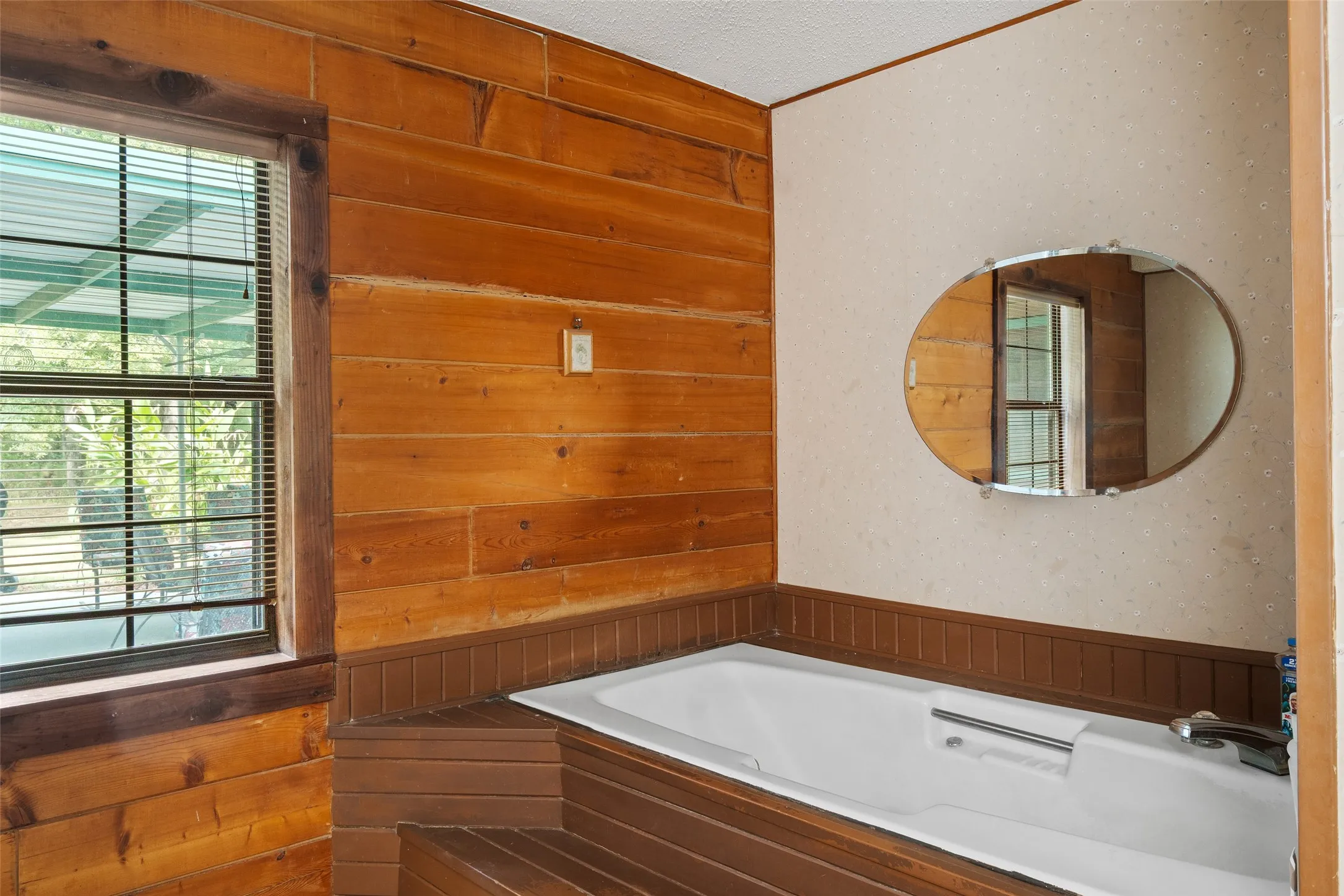 Single Family Residence For Sale in Cass County , 1875 County Road 1577, Hughes Springs, Texas 75656, 2 Bedroom, 2 Bathroom, 3 Garage spaces, 2,170 Sqft, built in 1980, mls#21398134, Real Estate Agent in Hughes Springs, Homes For Sale in Cass county, Homes For Sale in Hughes Springs, Realtor in Hughes Springs Texas, Real Estate Brokerage Independent Realty Texas, Luminita Cordes Realtor