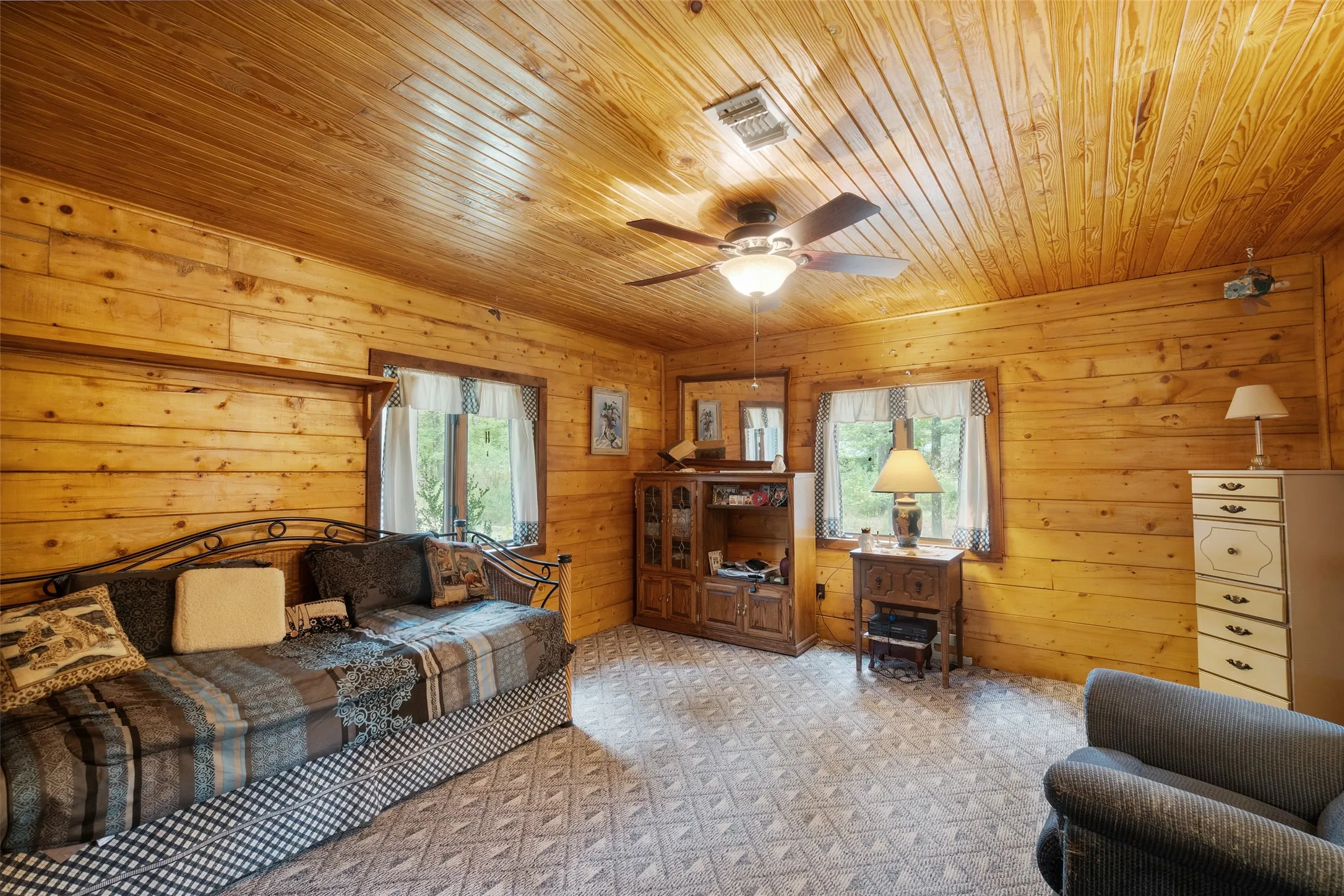 Single Family Residence For Sale in Cass County , 1875 County Road 1577, Hughes Springs, Texas 75656, 2 Bedroom, 2 Bathroom, 3 Garage spaces, 2,170 Sqft, built in 1980, mls#21398134, Real Estate Agent in Hughes Springs, Homes For Sale in Cass county, Homes For Sale in Hughes Springs, Realtor in Hughes Springs Texas, Real Estate Brokerage Independent Realty Texas, Luminita Cordes Realtor