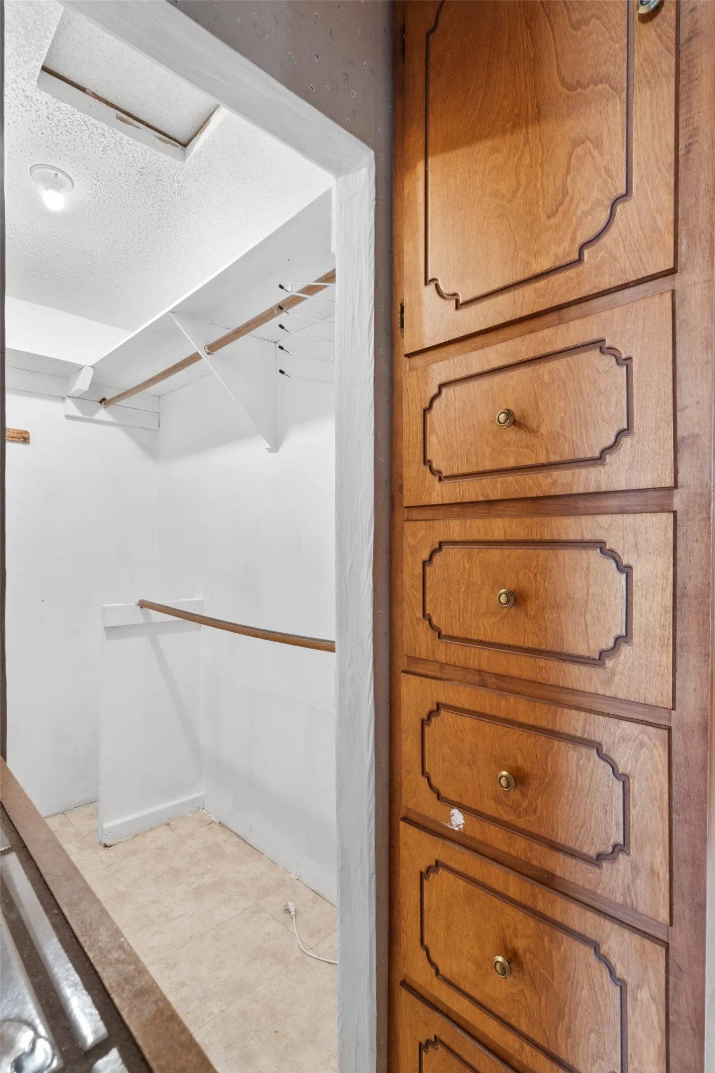 Single Family Residence For Sale in Cass County , 1875 County Road 1577, Hughes Springs, Texas 75656, 2 Bedroom, 2 Bathroom, 3 Garage spaces, 2,170 Sqft, built in 1980, mls#21398134, Real Estate Agent in Hughes Springs, Homes For Sale in Cass county, Homes For Sale in Hughes Springs, Realtor in Hughes Springs Texas, Real Estate Brokerage Independent Realty Texas, Luminita Cordes Realtor