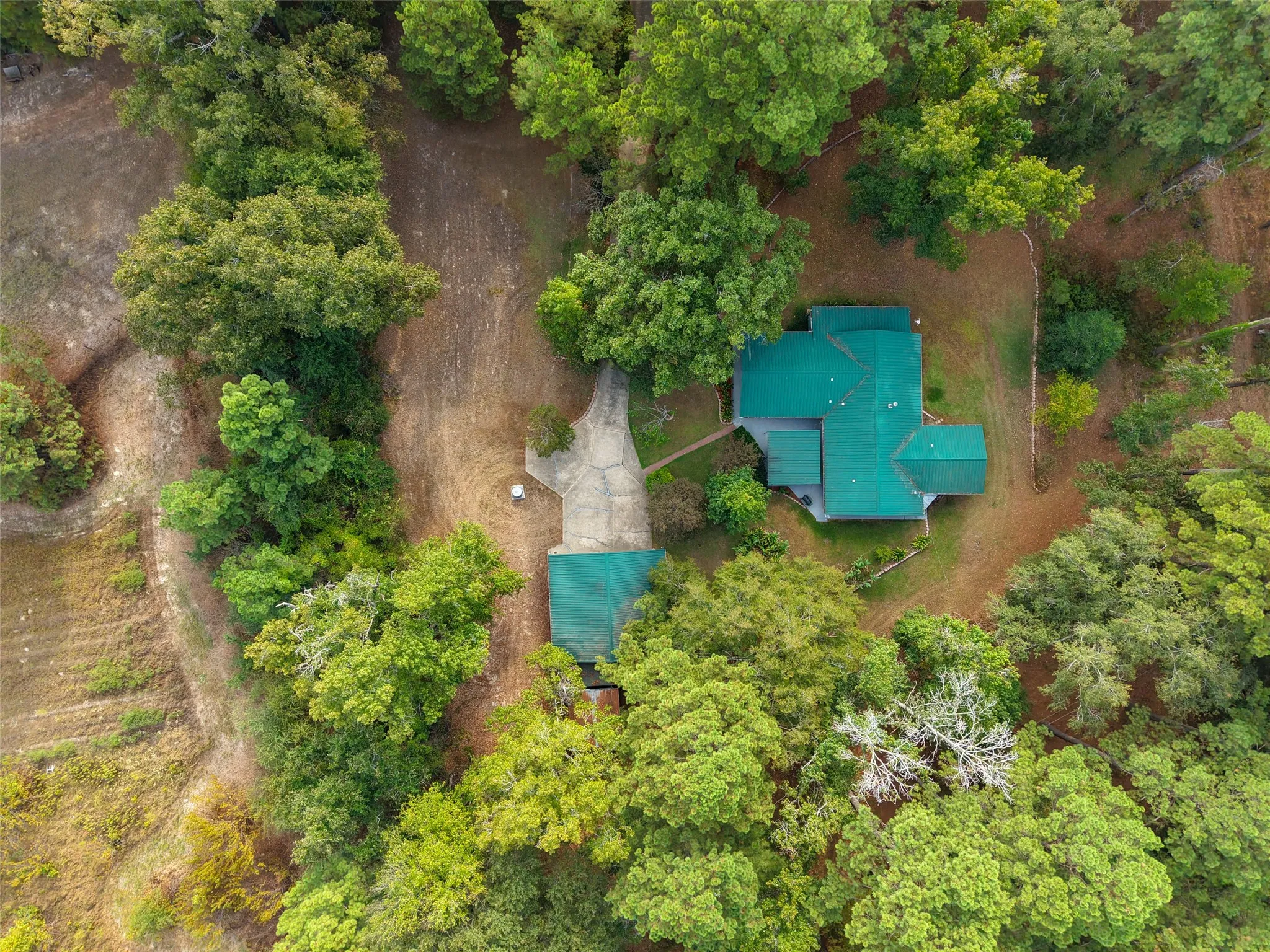 Single Family Residence For Sale in Cass County , 1875 County Road 1577, Hughes Springs, Texas 75656, 2 Bedroom, 2 Bathroom, 3 Garage spaces, 2,170 Sqft, built in 1980, mls#21398134, Real Estate Agent in Hughes Springs, Homes For Sale in Cass county, Homes For Sale in Hughes Springs, Realtor in Hughes Springs Texas, Real Estate Brokerage Independent Realty Texas, Luminita Cordes Realtor