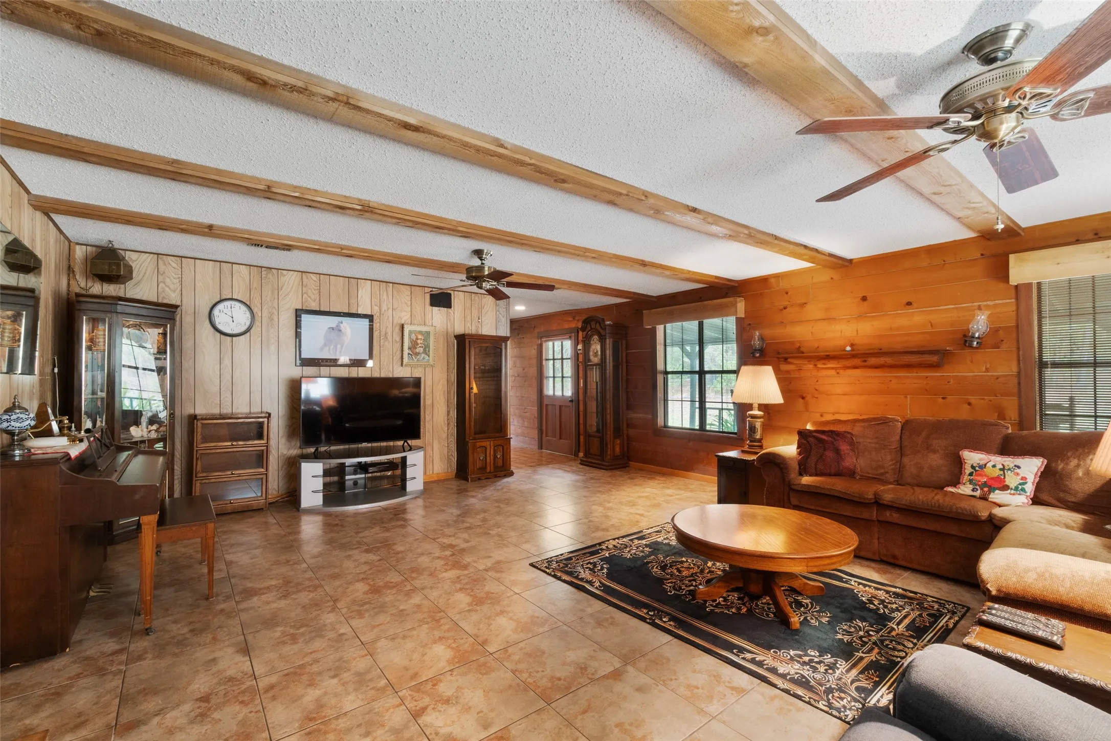 Single Family Residence For Sale in Cass County , 1875 County Road 1577, Hughes Springs, Texas 75656, 2 Bedroom, 2 Bathroom, 3 Garage spaces, 2,170 Sqft, built in 1980, mls#21398134, Real Estate Agent in Hughes Springs, Homes For Sale in Cass county, Homes For Sale in Hughes Springs, Realtor in Hughes Springs Texas, Real Estate Brokerage Independent Realty Texas, Luminita Cordes Realtor