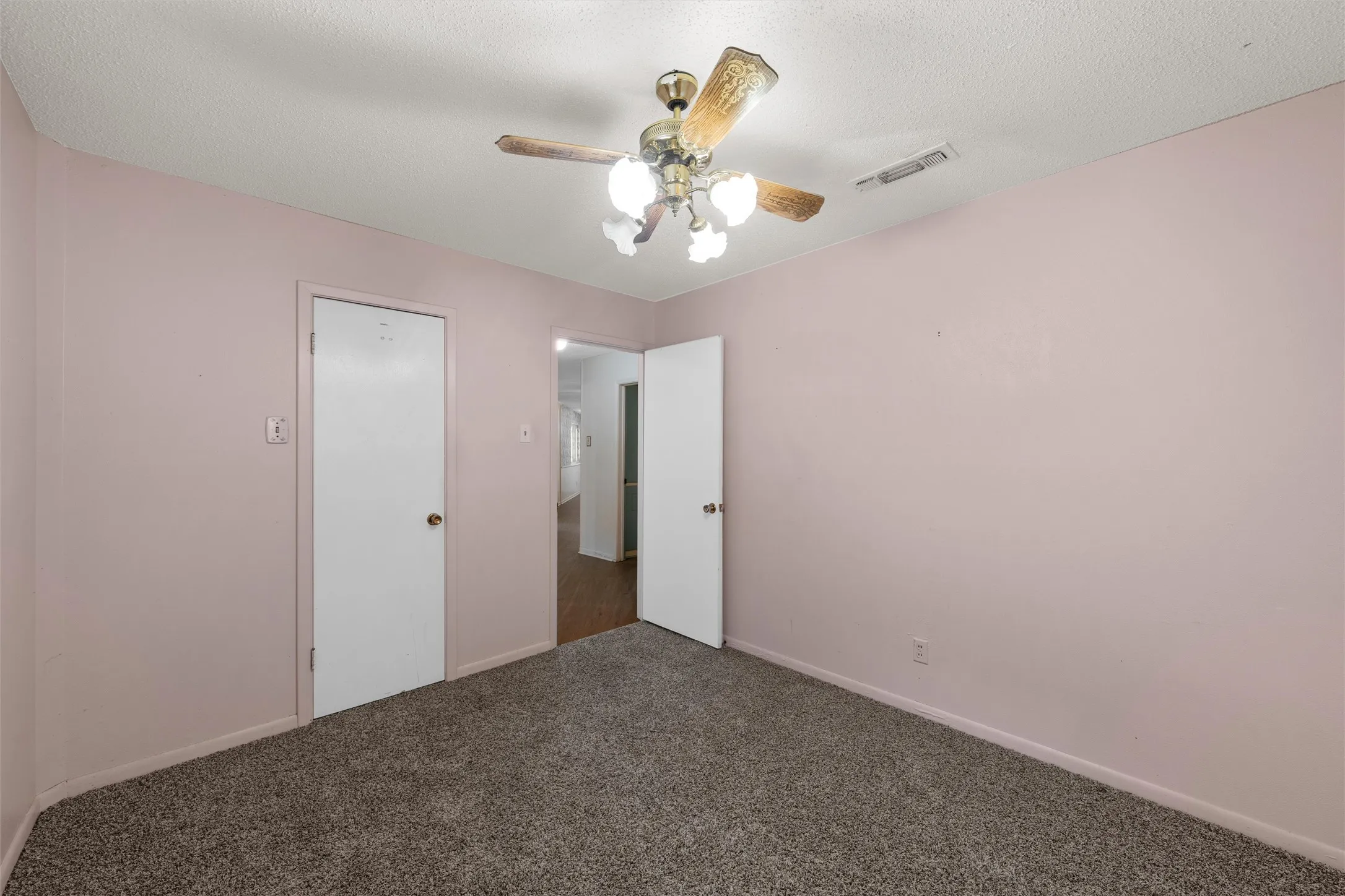 Single Family Residence For Sale in Mc Lennan County , 4419 Shady Glen Drive, Waco, Texas 76708, 4 Bedroom, 3 Bathroom, 2 Garage spaces, 2,847 Sqft, built in 1965, mls#21397516, Real Estate Agent in Waco, Homes For Sale in Mc Lennan county, Homes For Sale in Waco, Realtor in Waco Texas, Real Estate Brokerage Independent Realty Texas, Luminita Cordes Realtor
