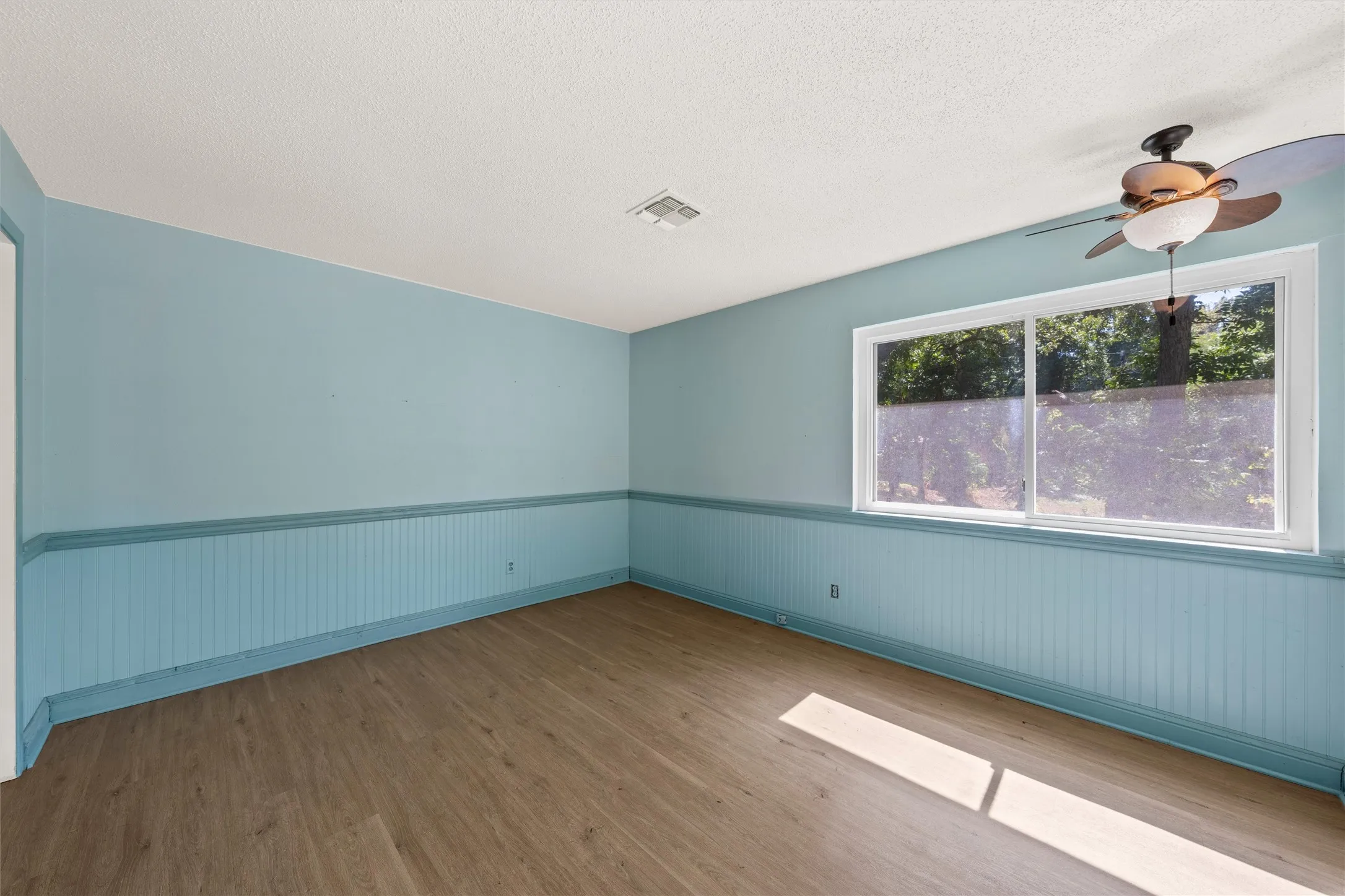 Single Family Residence For Sale in Mc Lennan County , 4419 Shady Glen Drive, Waco, Texas 76708, 4 Bedroom, 3 Bathroom, 2 Garage spaces, 2,847 Sqft, built in 1965, mls#21397516, Real Estate Agent in Waco, Homes For Sale in Mc Lennan county, Homes For Sale in Waco, Realtor in Waco Texas, Real Estate Brokerage Independent Realty Texas, Luminita Cordes Realtor