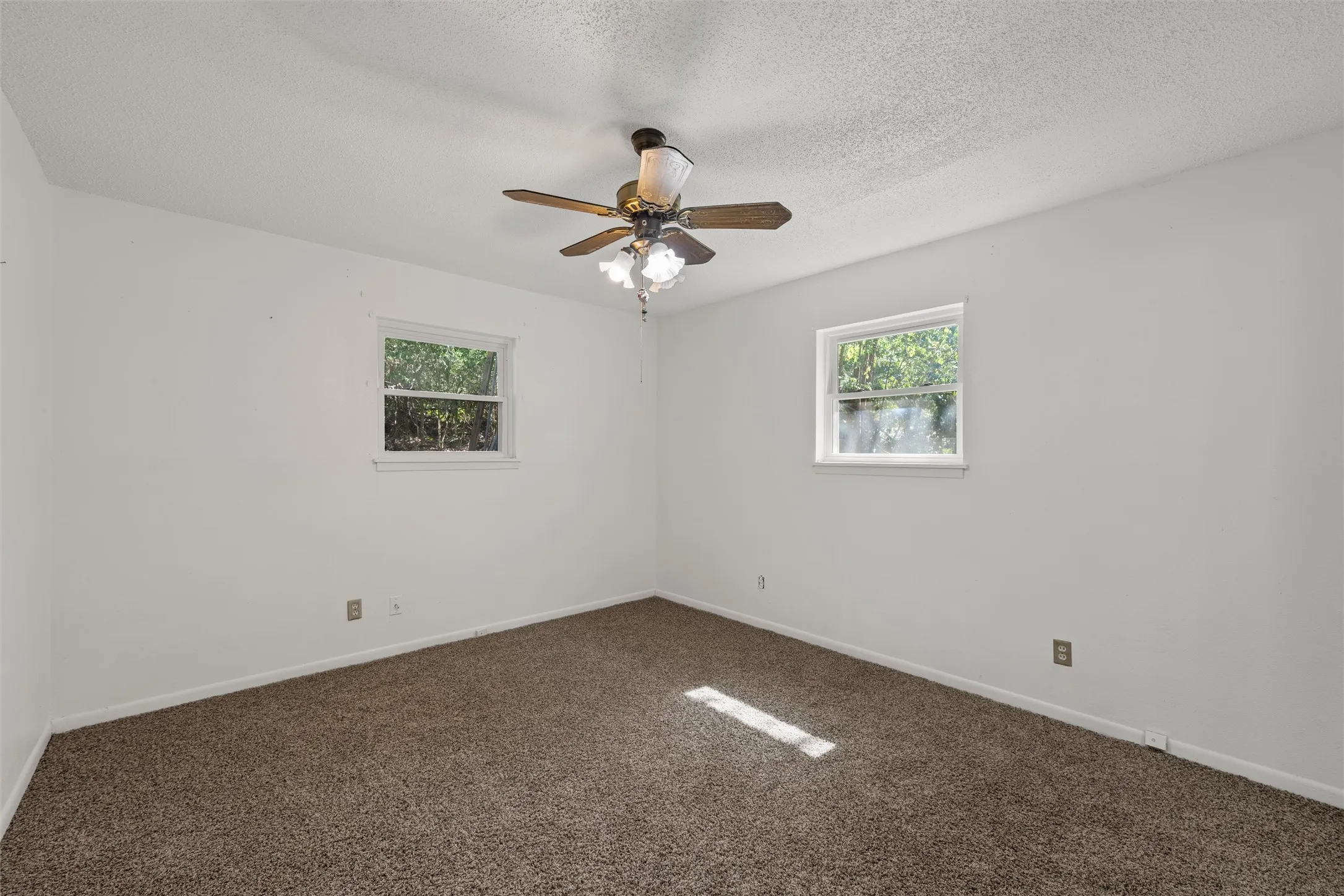 Single Family Residence For Sale in Mc Lennan County , 4419 Shady Glen Drive, Waco, Texas 76708, 4 Bedroom, 3 Bathroom, 2 Garage spaces, 2,847 Sqft, built in 1965, mls#21397516, Real Estate Agent in Waco, Homes For Sale in Mc Lennan county, Homes For Sale in Waco, Realtor in Waco Texas, Real Estate Brokerage Independent Realty Texas, Luminita Cordes Realtor