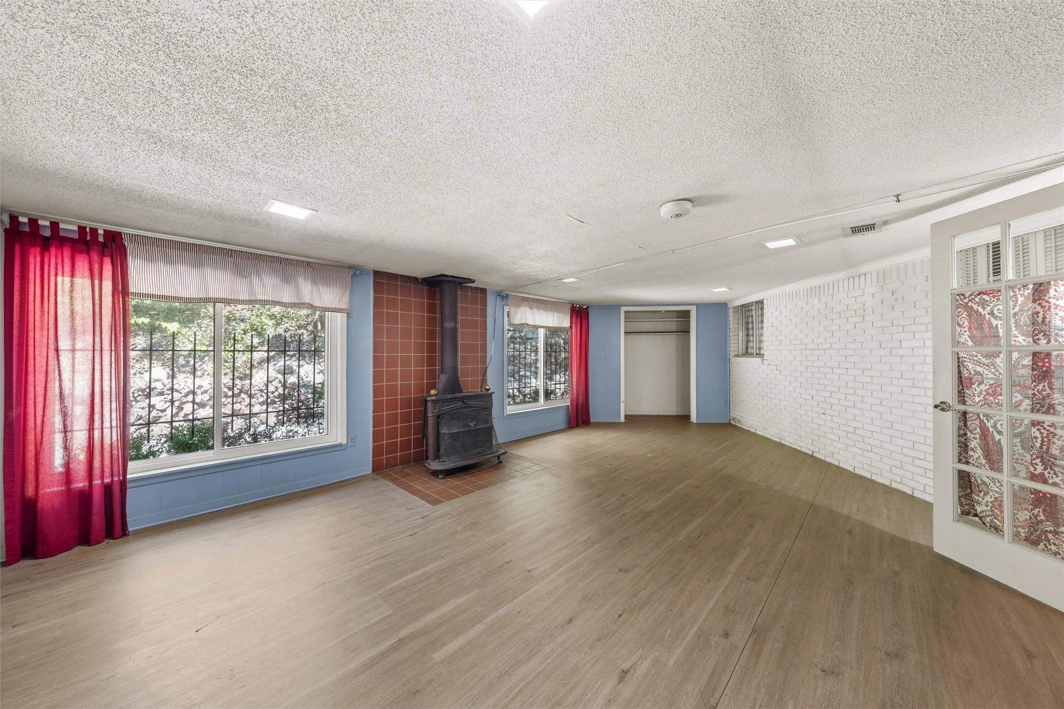 Single Family Residence For Sale in Mc Lennan County , 4419 Shady Glen Drive, Waco, Texas 76708, 4 Bedroom, 3 Bathroom, 2 Garage spaces, 2,847 Sqft, built in 1965, mls#21397516, Real Estate Agent in Waco, Homes For Sale in Mc Lennan county, Homes For Sale in Waco, Realtor in Waco Texas, Real Estate Brokerage Independent Realty Texas, Luminita Cordes Realtor