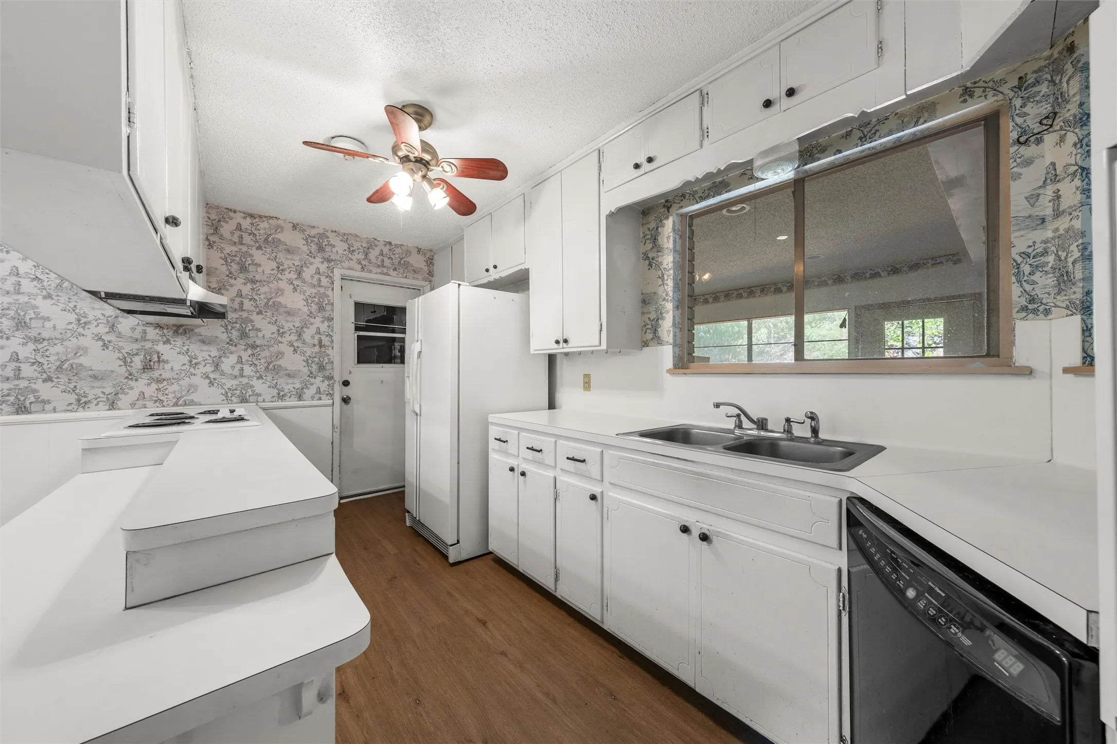 Single Family Residence For Sale in Mc Lennan County , 4419 Shady Glen Drive, Waco, Texas 76708, 4 Bedroom, 3 Bathroom, 2 Garage spaces, 2,847 Sqft, built in 1965, mls#21397516, Real Estate Agent in Waco, Homes For Sale in Mc Lennan county, Homes For Sale in Waco, Realtor in Waco Texas, Real Estate Brokerage Independent Realty Texas, Luminita Cordes Realtor