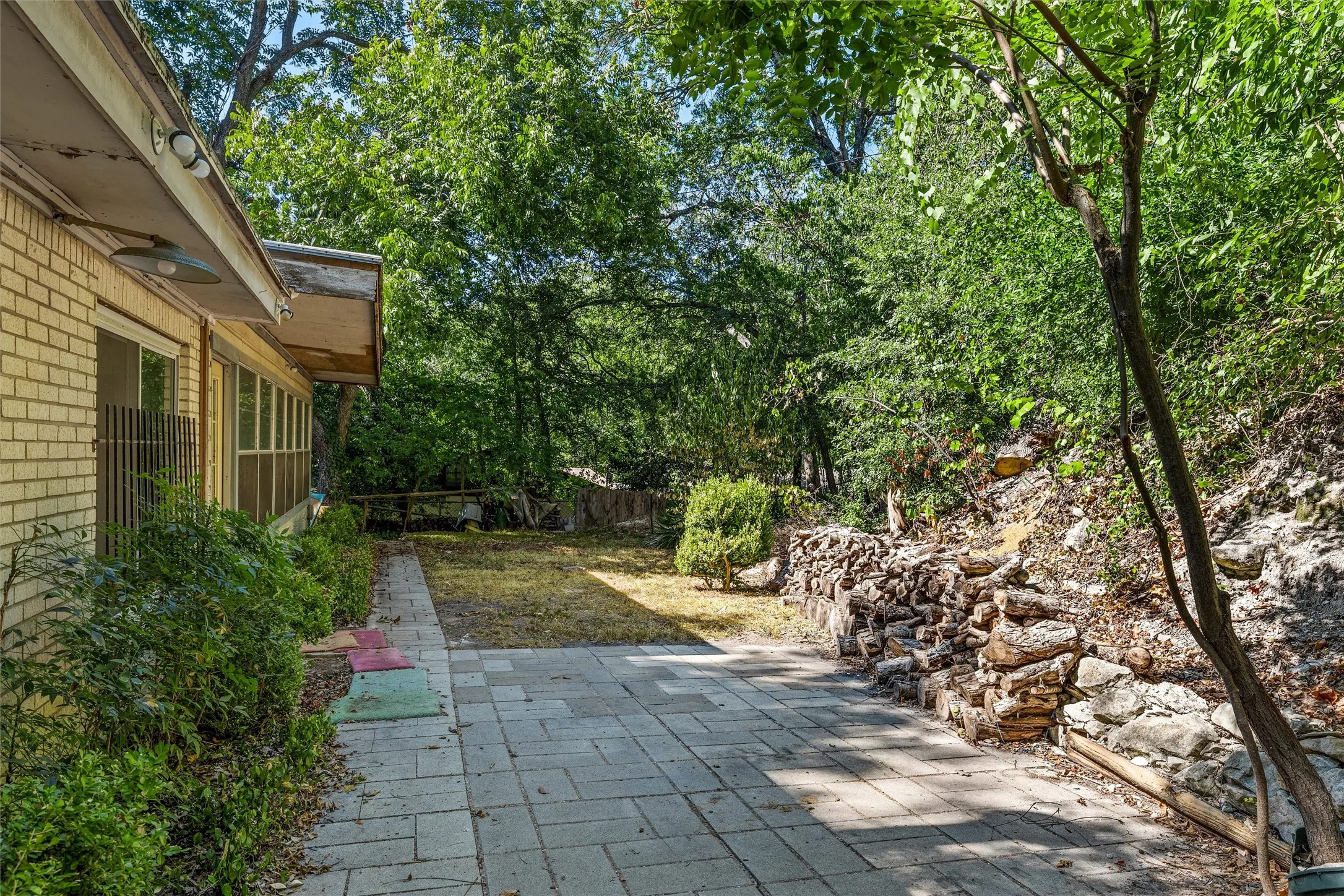 Single Family Residence For Sale in Mc Lennan County , 4419 Shady Glen Drive, Waco, Texas 76708, 4 Bedroom, 3 Bathroom, 2 Garage spaces, 2,847 Sqft, built in 1965, mls#21397516, Real Estate Agent in Waco, Homes For Sale in Mc Lennan county, Homes For Sale in Waco, Realtor in Waco Texas, Real Estate Brokerage Independent Realty Texas, Luminita Cordes Realtor