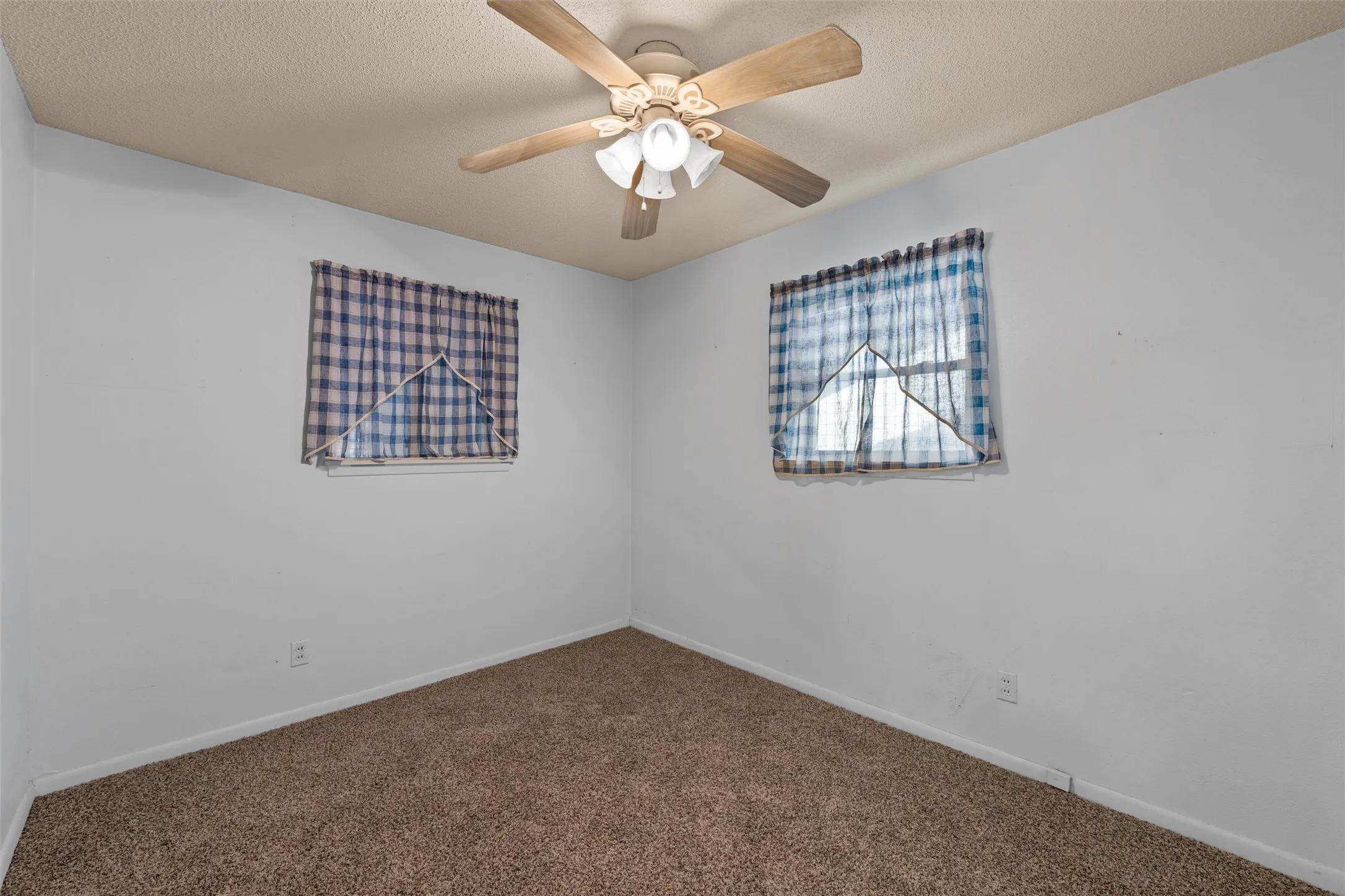 Single Family Residence For Sale in Mc Lennan County , 4419 Shady Glen Drive, Waco, Texas 76708, 4 Bedroom, 3 Bathroom, 2 Garage spaces, 2,847 Sqft, built in 1965, mls#21397516, Real Estate Agent in Waco, Homes For Sale in Mc Lennan county, Homes For Sale in Waco, Realtor in Waco Texas, Real Estate Brokerage Independent Realty Texas, Luminita Cordes Realtor