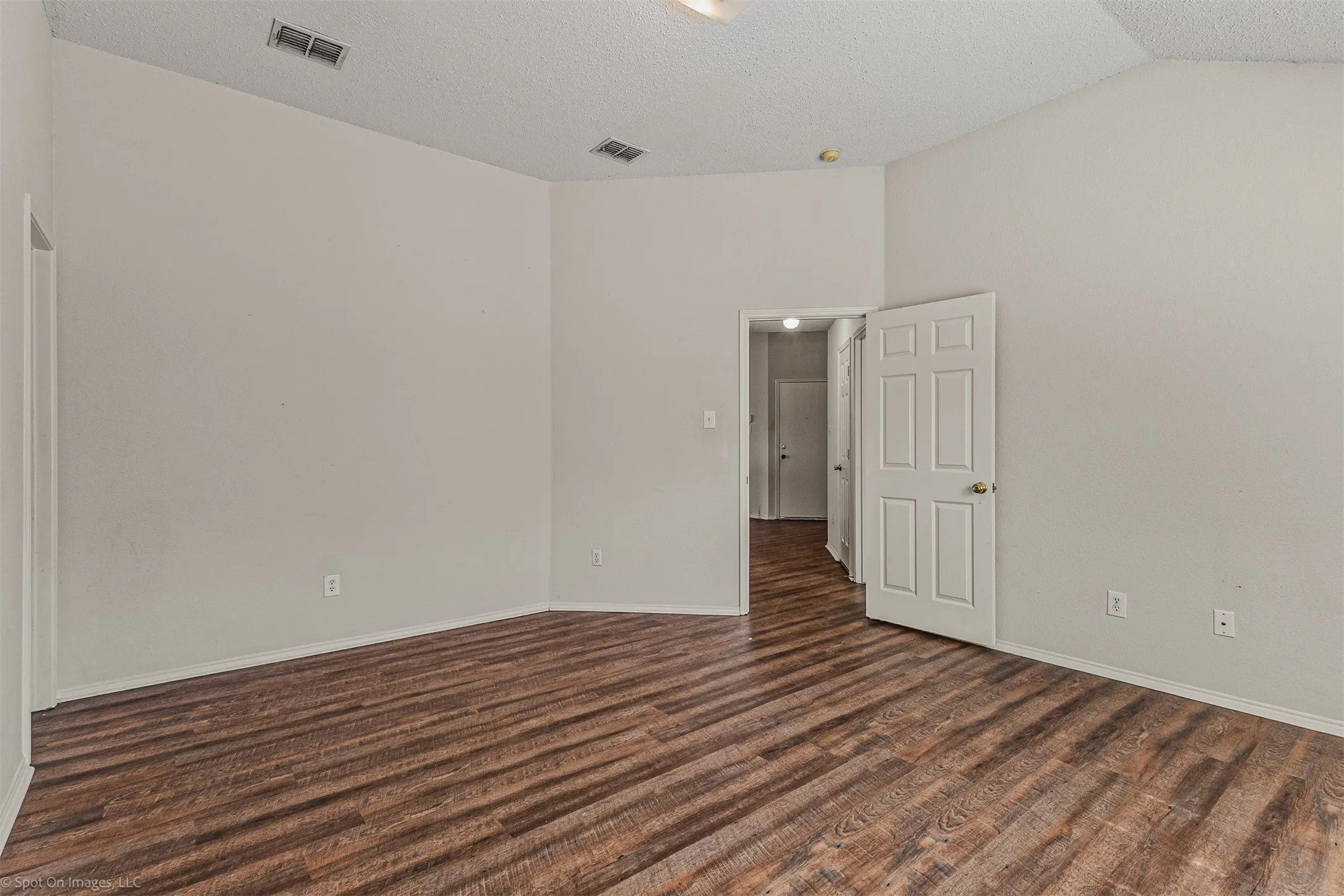 Single Family Residence For Sale in Kaufman County , 2011 Misty Hollow Court, Forney, Texas 75126, 4 Bedroom, 2 Bathroom, 2 Garage spaces, 1,762 Sqft, built in 2004, mls#21398114, Real Estate Agent in Forney, Homes For Sale in Kaufman county, Homes For Sale in Forney, Realtor in Forney Texas, Real Estate Brokerage Independent Realty Texas, Luminita Cordes Realtor