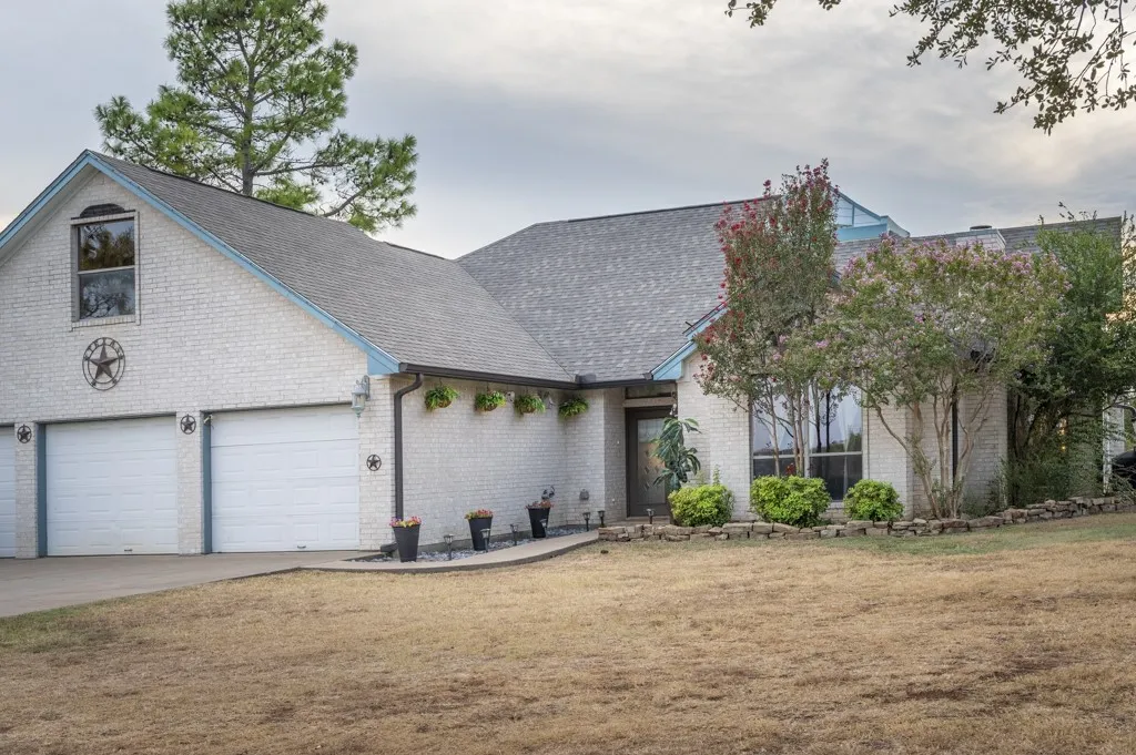 Single Family Residence For Sale in Johnson County , 9024 S Highway 174, Rio Vista, Texas 76093, 3 Bedroom, 2 Bathroom, 2 Garage spaces, 2,477 Sqft, built in 1999, mls#21397231, Real Estate Agent in Rio Vista, Homes For Sale in Johnson county, Homes For Sale in Rio Vista, Realtor in Rio Vista Texas, Real Estate Brokerage Independent Realty Texas, Luminita Cordes Realtor