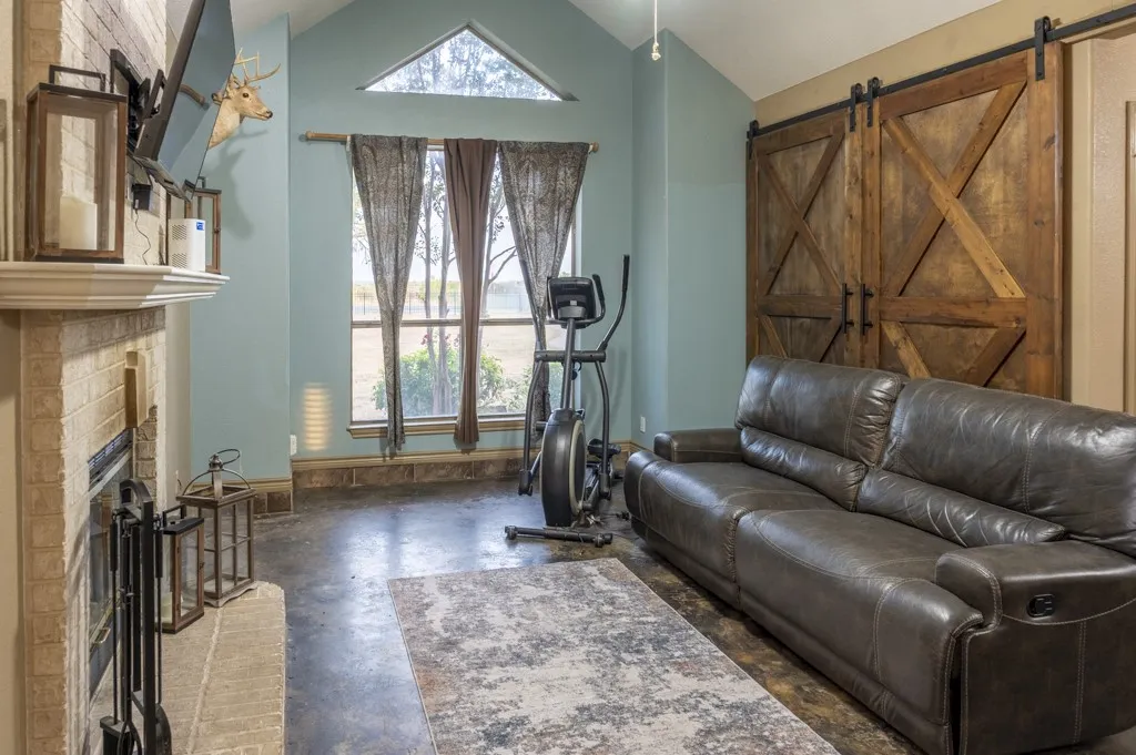 Single Family Residence For Sale in Johnson County , 9024 S Highway 174, Rio Vista, Texas 76093, 3 Bedroom, 2 Bathroom, 2 Garage spaces, 2,477 Sqft, built in 1999, mls#21397231, Real Estate Agent in Rio Vista, Homes For Sale in Johnson county, Homes For Sale in Rio Vista, Realtor in Rio Vista Texas, Real Estate Brokerage Independent Realty Texas, Luminita Cordes Realtor