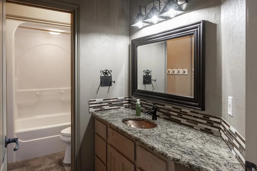 Single Family Residence For Sale in Johnson County , 9024 S Highway 174, Rio Vista, Texas 76093, 3 Bedroom, 2 Bathroom, 2 Garage spaces, 2,477 Sqft, built in 1999, mls#21397231, Real Estate Agent in Rio Vista, Homes For Sale in Johnson county, Homes For Sale in Rio Vista, Realtor in Rio Vista Texas, Real Estate Brokerage Independent Realty Texas, Luminita Cordes Realtor