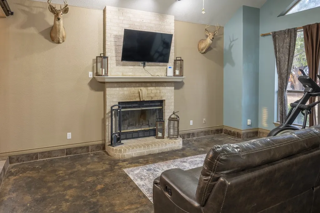 Single Family Residence For Sale in Johnson County , 9024 S Highway 174, Rio Vista, Texas 76093, 3 Bedroom, 2 Bathroom, 2 Garage spaces, 2,477 Sqft, built in 1999, mls#21397231, Real Estate Agent in Rio Vista, Homes For Sale in Johnson county, Homes For Sale in Rio Vista, Realtor in Rio Vista Texas, Real Estate Brokerage Independent Realty Texas, Luminita Cordes Realtor