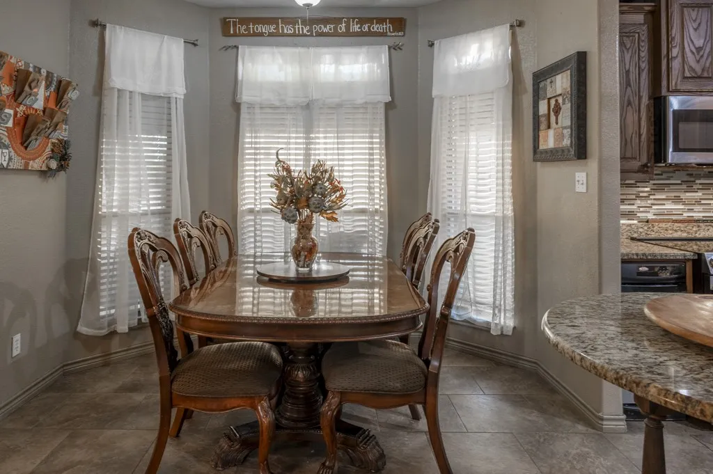 Second versatile dining area