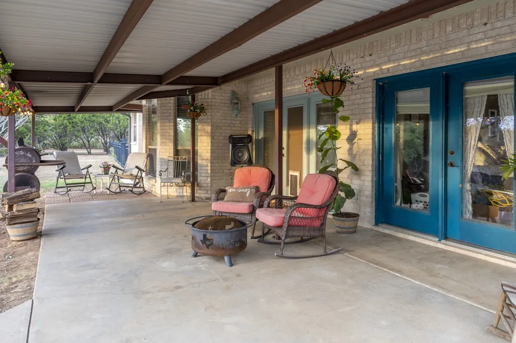 Single Family Residence For Sale in Johnson County , 9024 S Highway 174, Rio Vista, Texas 76093, 3 Bedroom, 2 Bathroom, 2 Garage spaces, 2,477 Sqft, built in 1999, mls#21397231, Real Estate Agent in Rio Vista, Homes For Sale in Johnson county, Homes For Sale in Rio Vista, Realtor in Rio Vista Texas, Real Estate Brokerage Independent Realty Texas, Luminita Cordes Realtor