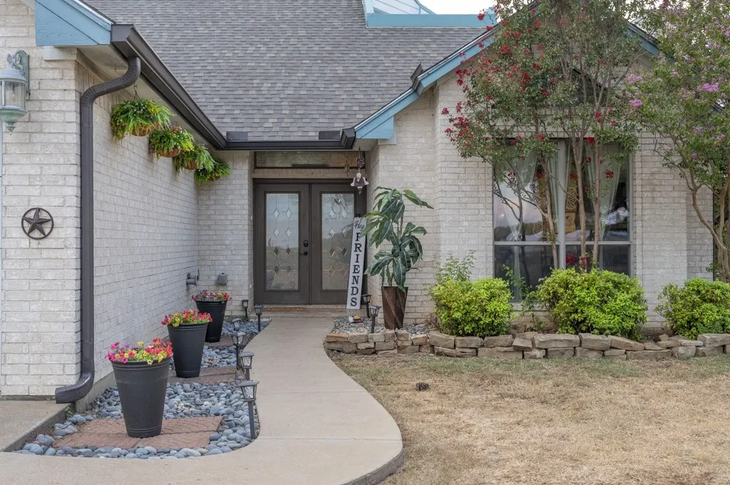 Single Family Residence For Sale in Johnson County , 9024 S Highway 174, Rio Vista, Texas 76093, 3 Bedroom, 2 Bathroom, 2 Garage spaces, 2,477 Sqft, built in 1999, mls#21397231, Real Estate Agent in Rio Vista, Homes For Sale in Johnson county, Homes For Sale in Rio Vista, Realtor in Rio Vista Texas, Real Estate Brokerage Independent Realty Texas, Luminita Cordes Realtor