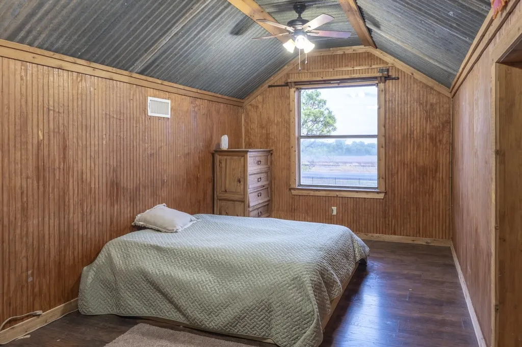 Single Family Residence For Sale in Johnson County , 9024 S Highway 174, Rio Vista, Texas 76093, 3 Bedroom, 2 Bathroom, 2 Garage spaces, 2,477 Sqft, built in 1999, mls#21397231, Real Estate Agent in Rio Vista, Homes For Sale in Johnson county, Homes For Sale in Rio Vista, Realtor in Rio Vista Texas, Real Estate Brokerage Independent Realty Texas, Luminita Cordes Realtor