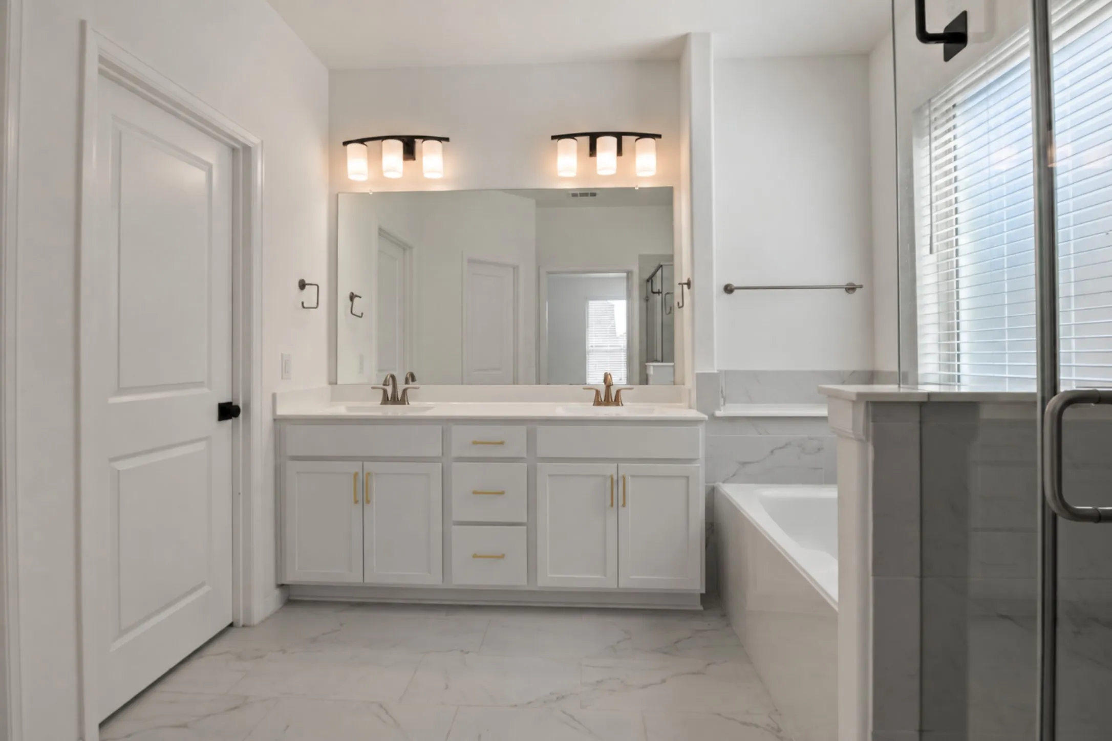 Single Family Residence For Sale in Collin County , 1432 Bettolo Drive, Celina, Texas 75009, 5 Bedroom, 4 Bathroom, 2 Garage spaces, 3,321 Sqft, built in 2024, mls#21397820, Real Estate Agent in Celina, Homes For Sale in Collin county, Homes For Sale in Celina, Realtor in Celina Texas, Real Estate Brokerage Independent Realty Texas, Luminita Cordes Realtor