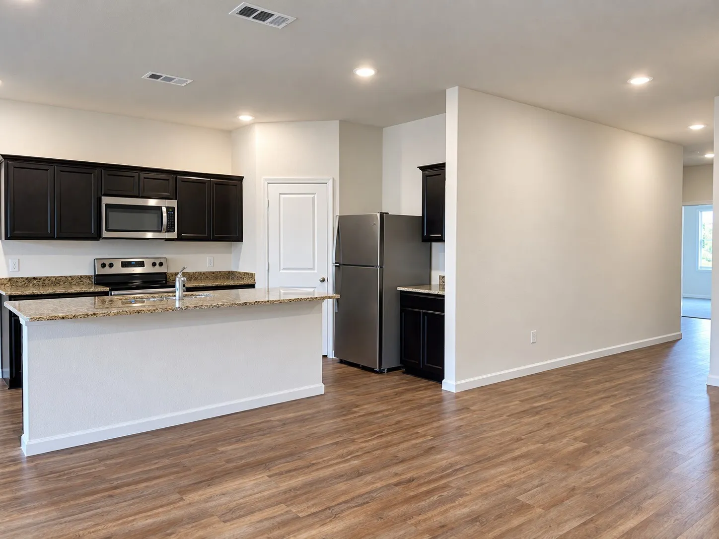 Single Family Residence For Rent in Tarrant County , 6525 Trident Court, Fort Worth, Texas 76179, 3 Bedroom, 2 Bathroom, 2 Garage spaces, 1,662 Sqft, built in 2020, mls#21398226, Real Estate Agent in Fort Worth, Homes For Rent in Tarrant county, Homes For Rent in Fort Worth, Realtor in Fort Worth Texas, Real Estate Brokerage Independent Realty Texas, Luminita Cordes Realtor