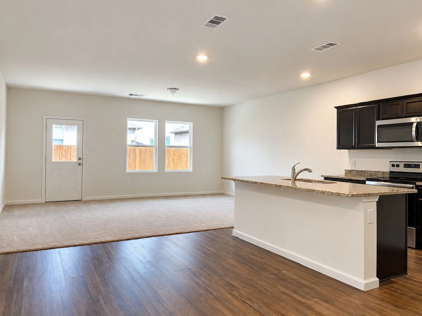 Single Family Residence For Rent in Tarrant County , 6525 Trident Court, Fort Worth, Texas 76179, 3 Bedroom, 2 Bathroom, 2 Garage spaces, 1,662 Sqft, built in 2020, mls#21398226, Real Estate Agent in Fort Worth, Homes For Rent in Tarrant county, Homes For Rent in Fort Worth, Realtor in Fort Worth Texas, Real Estate Brokerage Independent Realty Texas, Luminita Cordes Realtor