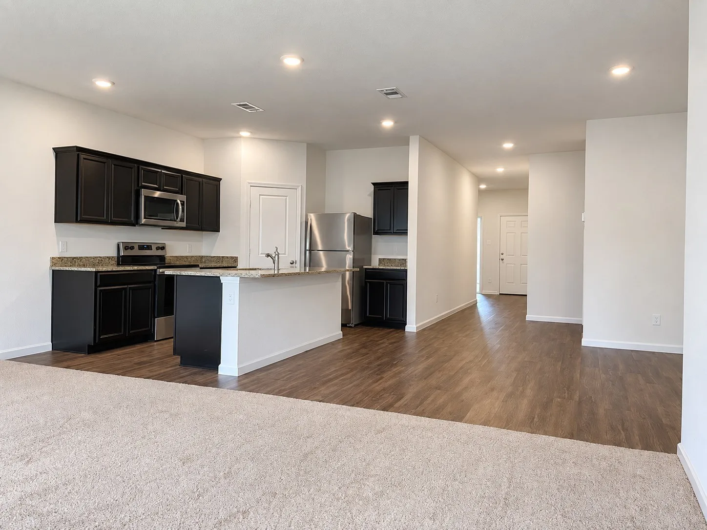 Single Family Residence For Rent in Tarrant County , 6525 Trident Court, Fort Worth, Texas 76179, 3 Bedroom, 2 Bathroom, 2 Garage spaces, 1,662 Sqft, built in 2020, mls#21398226, Real Estate Agent in Fort Worth, Homes For Rent in Tarrant county, Homes For Rent in Fort Worth, Realtor in Fort Worth Texas, Real Estate Brokerage Independent Realty Texas, Luminita Cordes Realtor