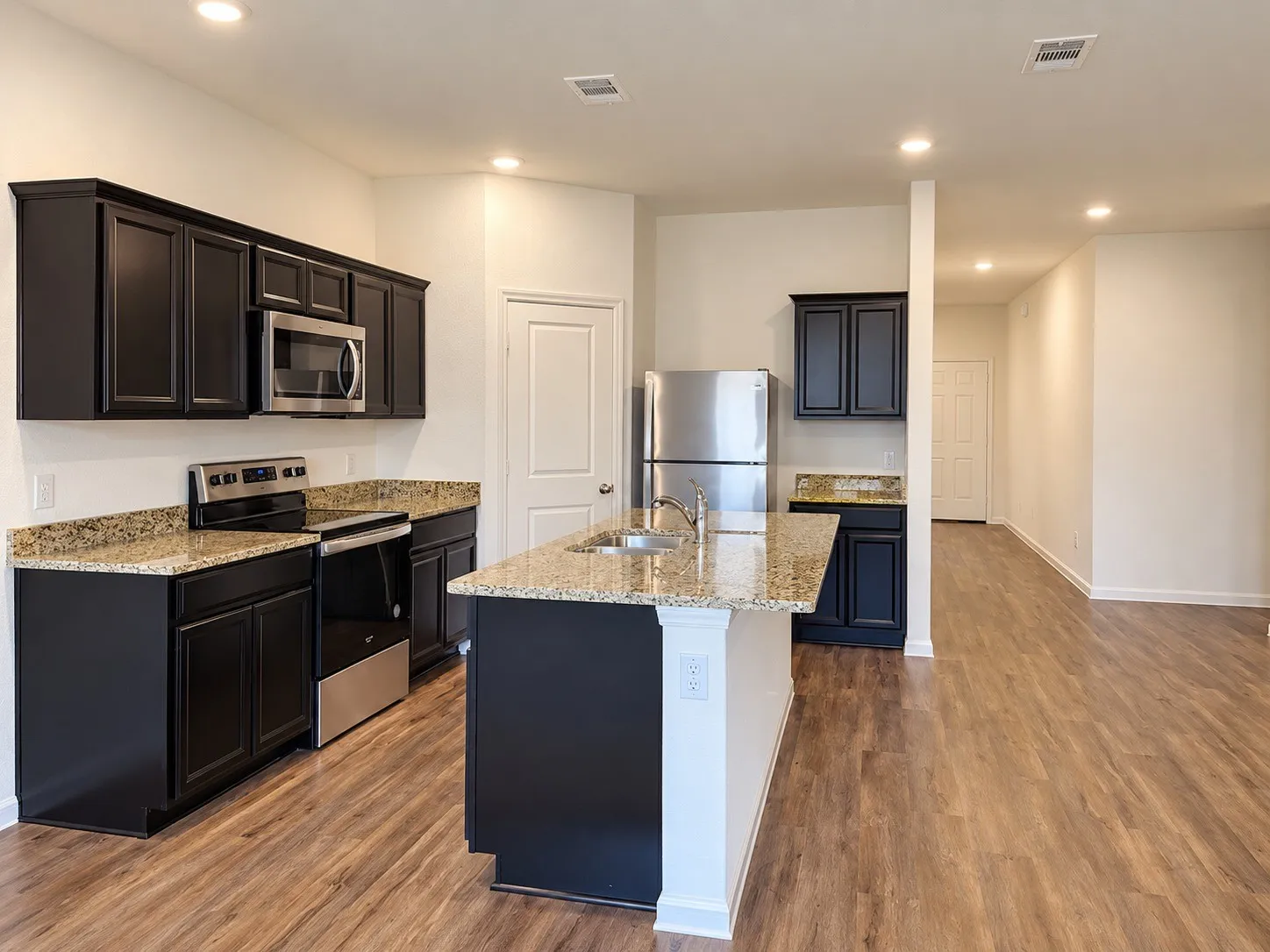 Single Family Residence For Rent in Tarrant County , 6525 Trident Court, Fort Worth, Texas 76179, 3 Bedroom, 2 Bathroom, 2 Garage spaces, 1,662 Sqft, built in 2020, mls#21398226, Real Estate Agent in Fort Worth, Homes For Rent in Tarrant county, Homes For Rent in Fort Worth, Realtor in Fort Worth Texas, Real Estate Brokerage Independent Realty Texas, Luminita Cordes Realtor