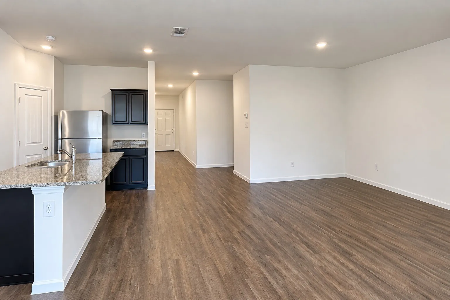 Single Family Residence For Rent in Tarrant County , 6525 Trident Court, Fort Worth, Texas 76179, 3 Bedroom, 2 Bathroom, 2 Garage spaces, 1,662 Sqft, built in 2020, mls#21398226, Real Estate Agent in Fort Worth, Homes For Rent in Tarrant county, Homes For Rent in Fort Worth, Realtor in Fort Worth Texas, Real Estate Brokerage Independent Realty Texas, Luminita Cordes Realtor