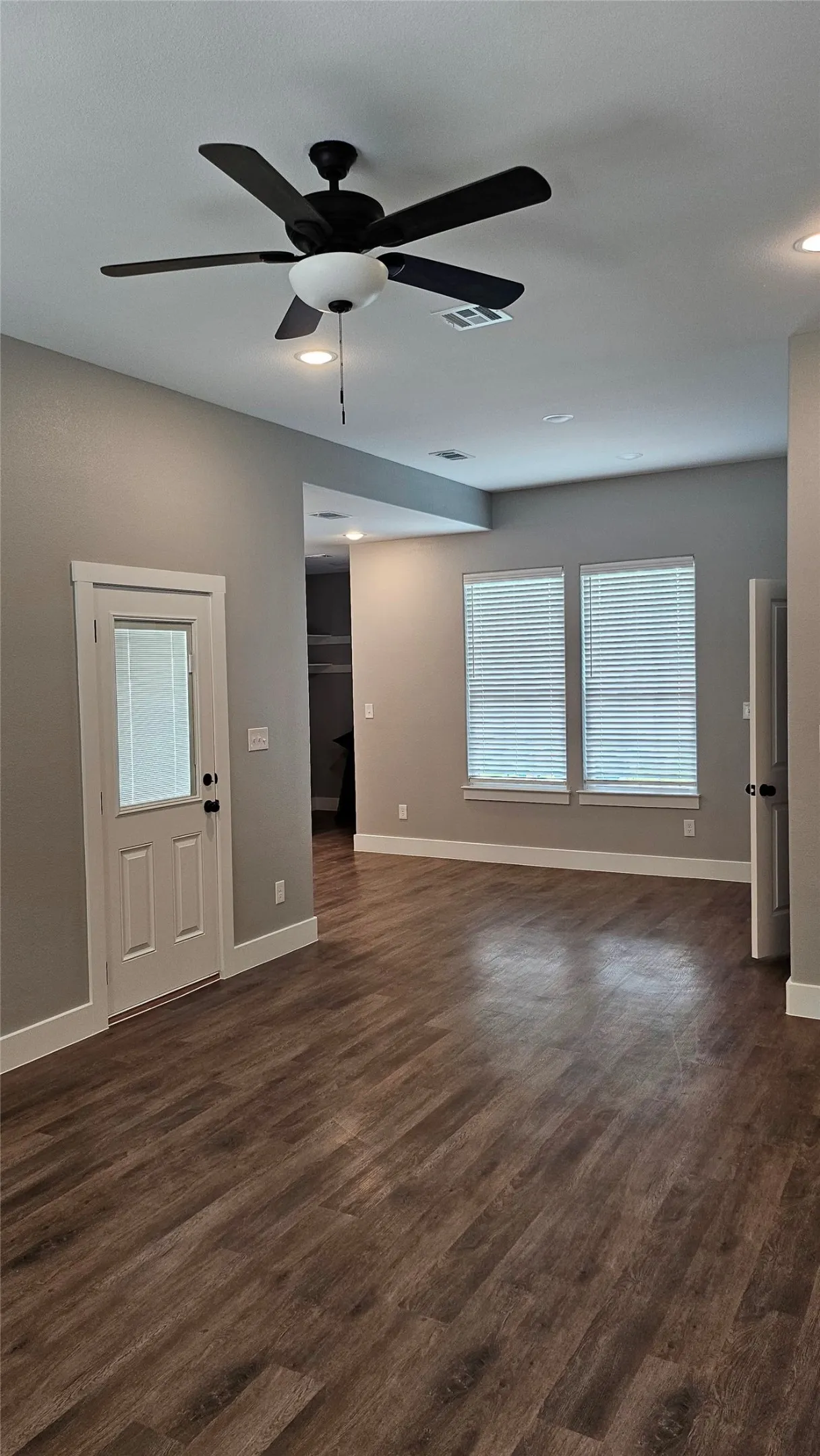Single Family Residence For Sale in Grayson County , 931 W Elm Street, Denison, Texas 75020, 3 Bedroom, 2 Bathroom, Garage spaces, 1,226 Sqft, built in 2024, mls#21398184, Real Estate Agent in Denison, Homes For Sale in Grayson county, Homes For Sale in Denison, Realtor in Denison Texas, Real Estate Brokerage Independent Realty Texas, Luminita Cordes Realtor
