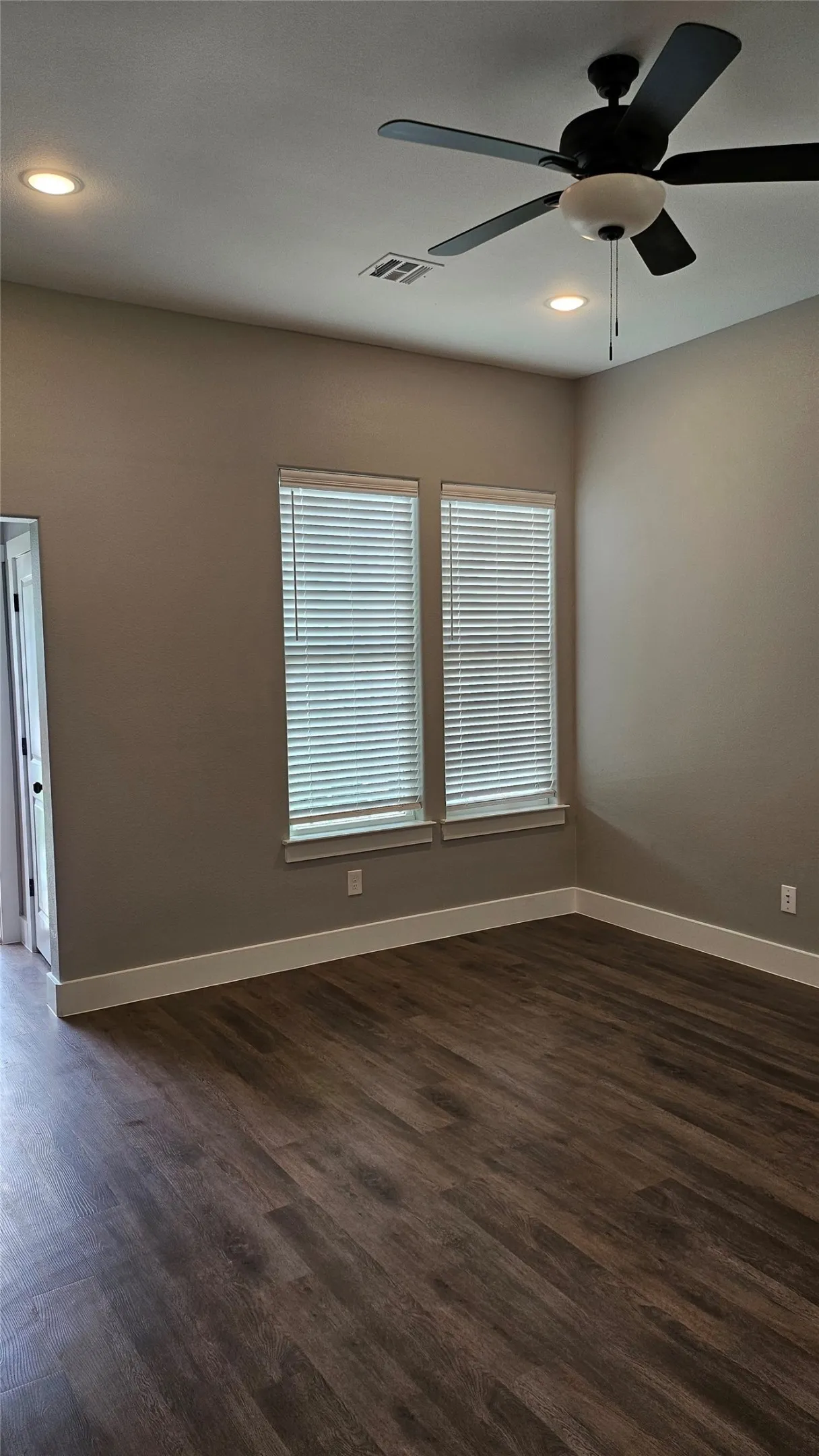 Single Family Residence For Sale in Grayson County , 931 W Elm Street, Denison, Texas 75020, 3 Bedroom, 2 Bathroom, Garage spaces, 1,226 Sqft, built in 2024, mls#21398184, Real Estate Agent in Denison, Homes For Sale in Grayson county, Homes For Sale in Denison, Realtor in Denison Texas, Real Estate Brokerage Independent Realty Texas, Luminita Cordes Realtor