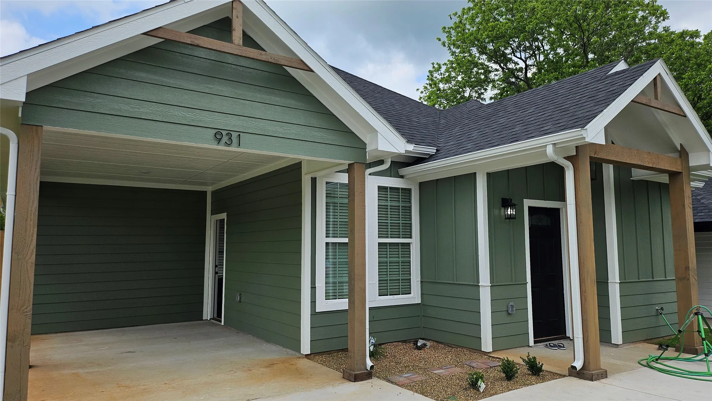 Single Family Residence For Sale in Grayson County , 931 W Elm Street, Denison, Texas 75020, 3 Bedroom, 2 Bathroom, Garage spaces, 1,226 Sqft, built in 2024, mls#21398184, Real Estate Agent in Denison, Homes For Sale in Grayson county, Homes For Sale in Denison, Realtor in Denison Texas, Real Estate Brokerage Independent Realty Texas, Luminita Cordes Realtor