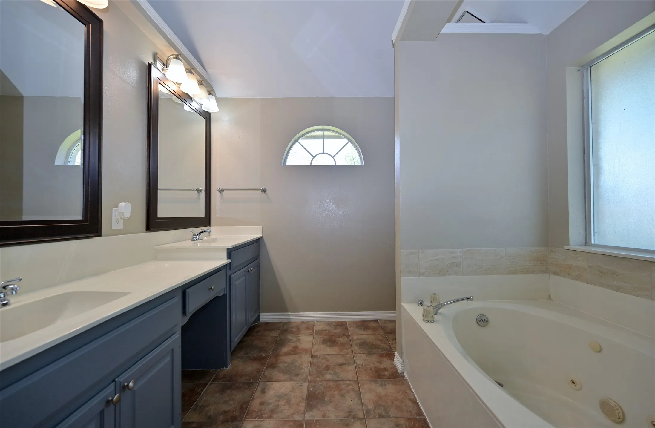 Single Family Residence For Rent in Ellis County , 211 Barbara Way, Red Oak, Texas 75154, 3 Bedroom, 2 Bathroom, 2 Garage spaces, 1,820 Sqft, built in 1993, mls#21397123, Real Estate Agent in Red Oak, Homes For Rent in Ellis county, Homes For Rent in Red Oak, Realtor in Red Oak Texas, Real Estate Brokerage Independent Realty Texas, Luminita Cordes Realtor