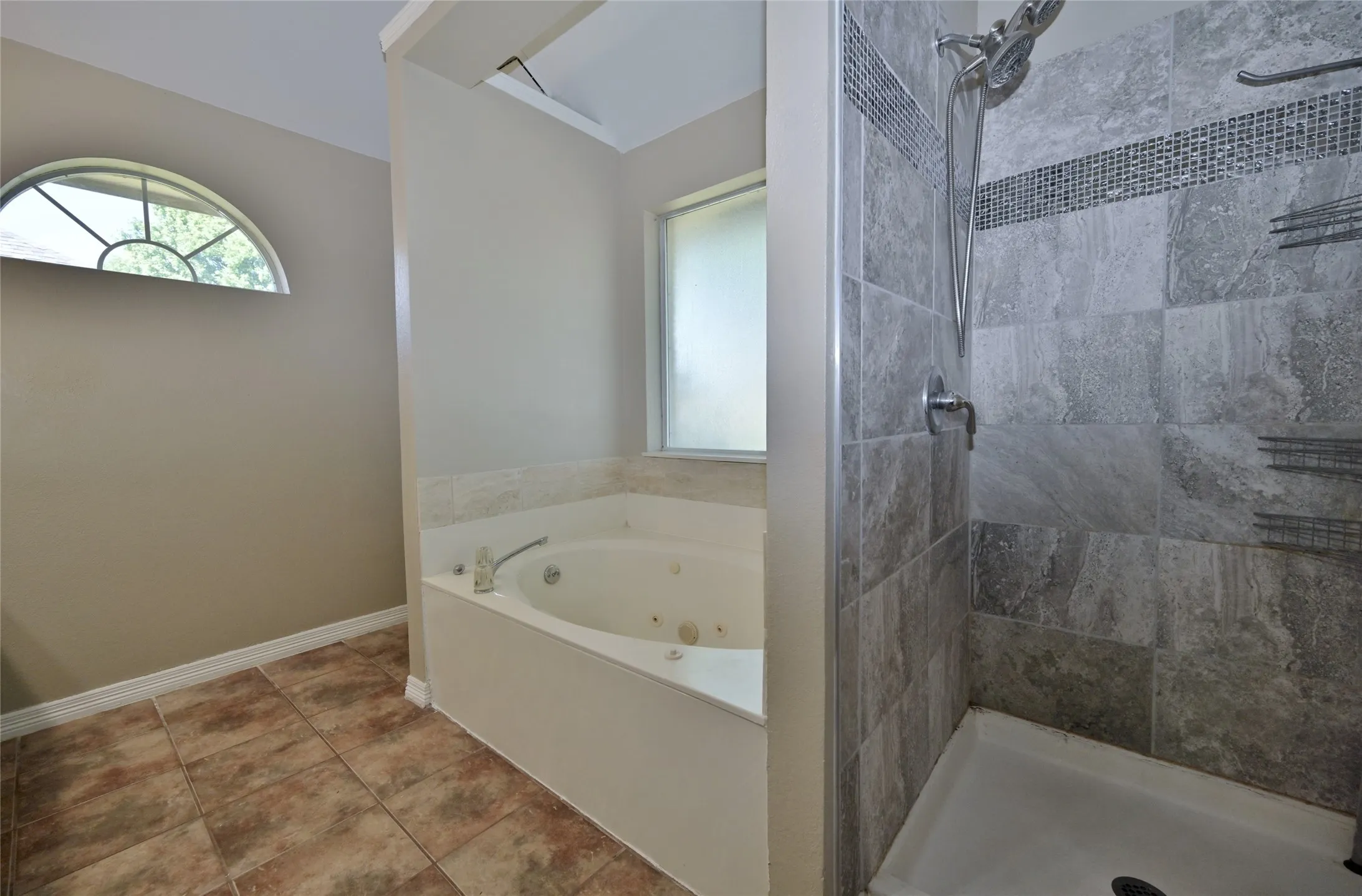 Single Family Residence For Rent in Ellis County , 211 Barbara Way, Red Oak, Texas 75154, 3 Bedroom, 2 Bathroom, 2 Garage spaces, 1,820 Sqft, built in 1993, mls#21397123, Real Estate Agent in Red Oak, Homes For Rent in Ellis county, Homes For Rent in Red Oak, Realtor in Red Oak Texas, Real Estate Brokerage Independent Realty Texas, Luminita Cordes Realtor