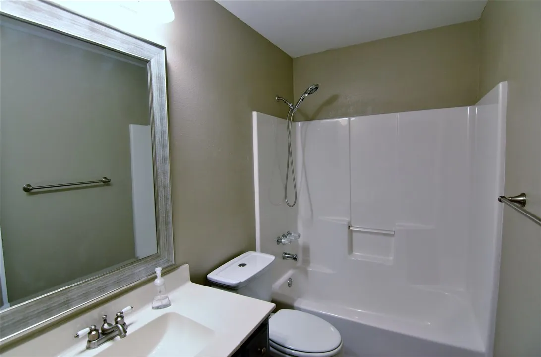 Single Family Residence For Rent in Ellis County , 211 Barbara Way, Red Oak, Texas 75154, 3 Bedroom, 2 Bathroom, 2 Garage spaces, 1,820 Sqft, built in 1993, mls#21397123, Real Estate Agent in Red Oak, Homes For Rent in Ellis county, Homes For Rent in Red Oak, Realtor in Red Oak Texas, Real Estate Brokerage Independent Realty Texas, Luminita Cordes Realtor