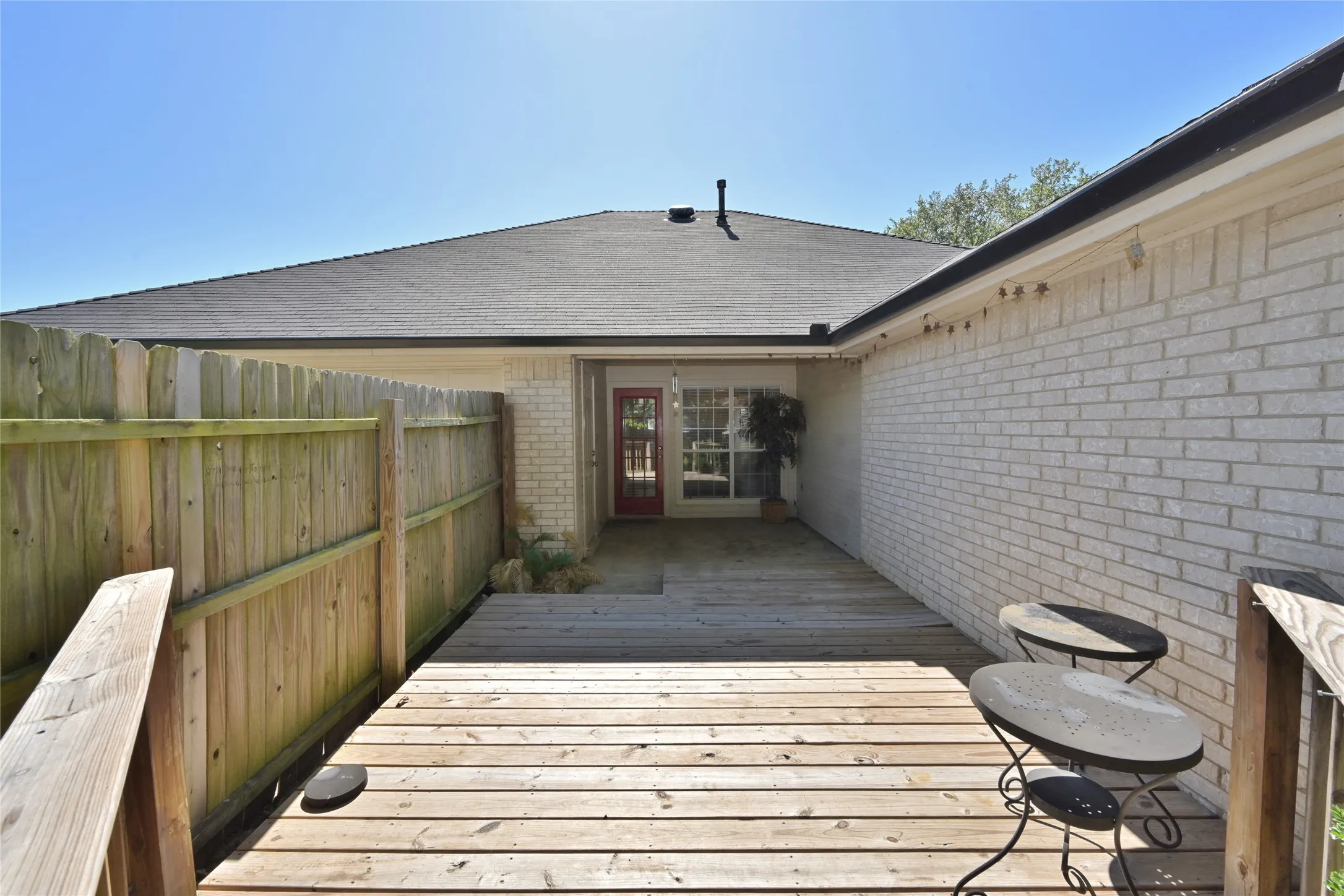 Single Family Residence For Rent in Ellis County , 211 Barbara Way, Red Oak, Texas 75154, 3 Bedroom, 2 Bathroom, 2 Garage spaces, 1,820 Sqft, built in 1993, mls#21397123, Real Estate Agent in Red Oak, Homes For Rent in Ellis county, Homes For Rent in Red Oak, Realtor in Red Oak Texas, Real Estate Brokerage Independent Realty Texas, Luminita Cordes Realtor