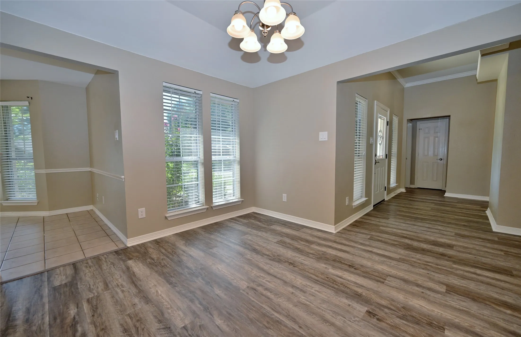 Single Family Residence For Rent in Ellis County , 211 Barbara Way, Red Oak, Texas 75154, 3 Bedroom, 2 Bathroom, 2 Garage spaces, 1,820 Sqft, built in 1993, mls#21397123, Real Estate Agent in Red Oak, Homes For Rent in Ellis county, Homes For Rent in Red Oak, Realtor in Red Oak Texas, Real Estate Brokerage Independent Realty Texas, Luminita Cordes Realtor