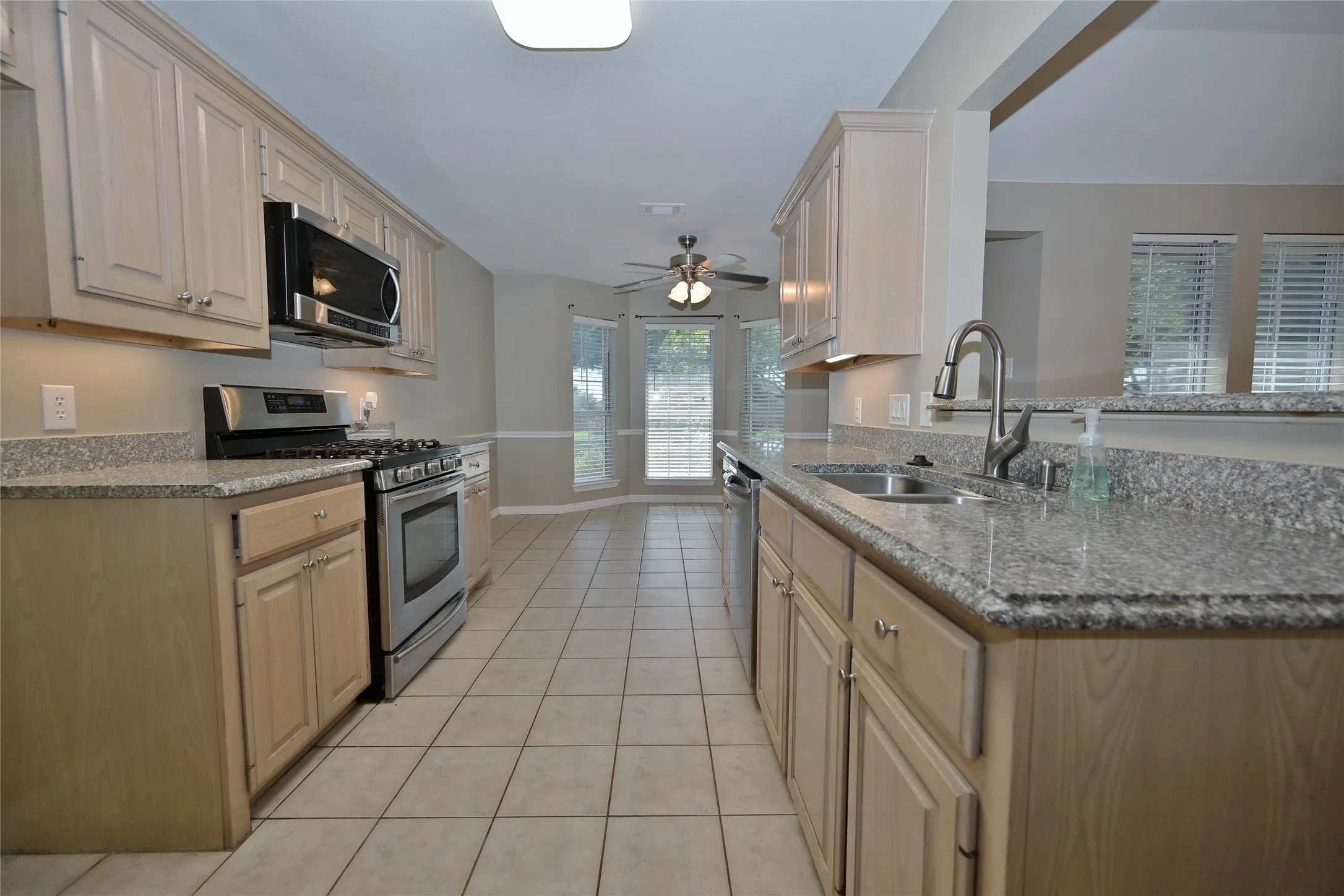 Single Family Residence For Rent in Ellis County , 211 Barbara Way, Red Oak, Texas 75154, 3 Bedroom, 2 Bathroom, 2 Garage spaces, 1,820 Sqft, built in 1993, mls#21397123, Real Estate Agent in Red Oak, Homes For Rent in Ellis county, Homes For Rent in Red Oak, Realtor in Red Oak Texas, Real Estate Brokerage Independent Realty Texas, Luminita Cordes Realtor