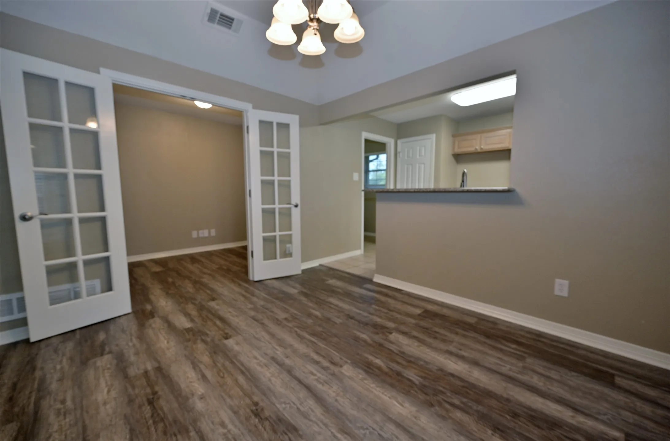 Single Family Residence For Rent in Ellis County , 211 Barbara Way, Red Oak, Texas 75154, 3 Bedroom, 2 Bathroom, 2 Garage spaces, 1,820 Sqft, built in 1993, mls#21397123, Real Estate Agent in Red Oak, Homes For Rent in Ellis county, Homes For Rent in Red Oak, Realtor in Red Oak Texas, Real Estate Brokerage Independent Realty Texas, Luminita Cordes Realtor