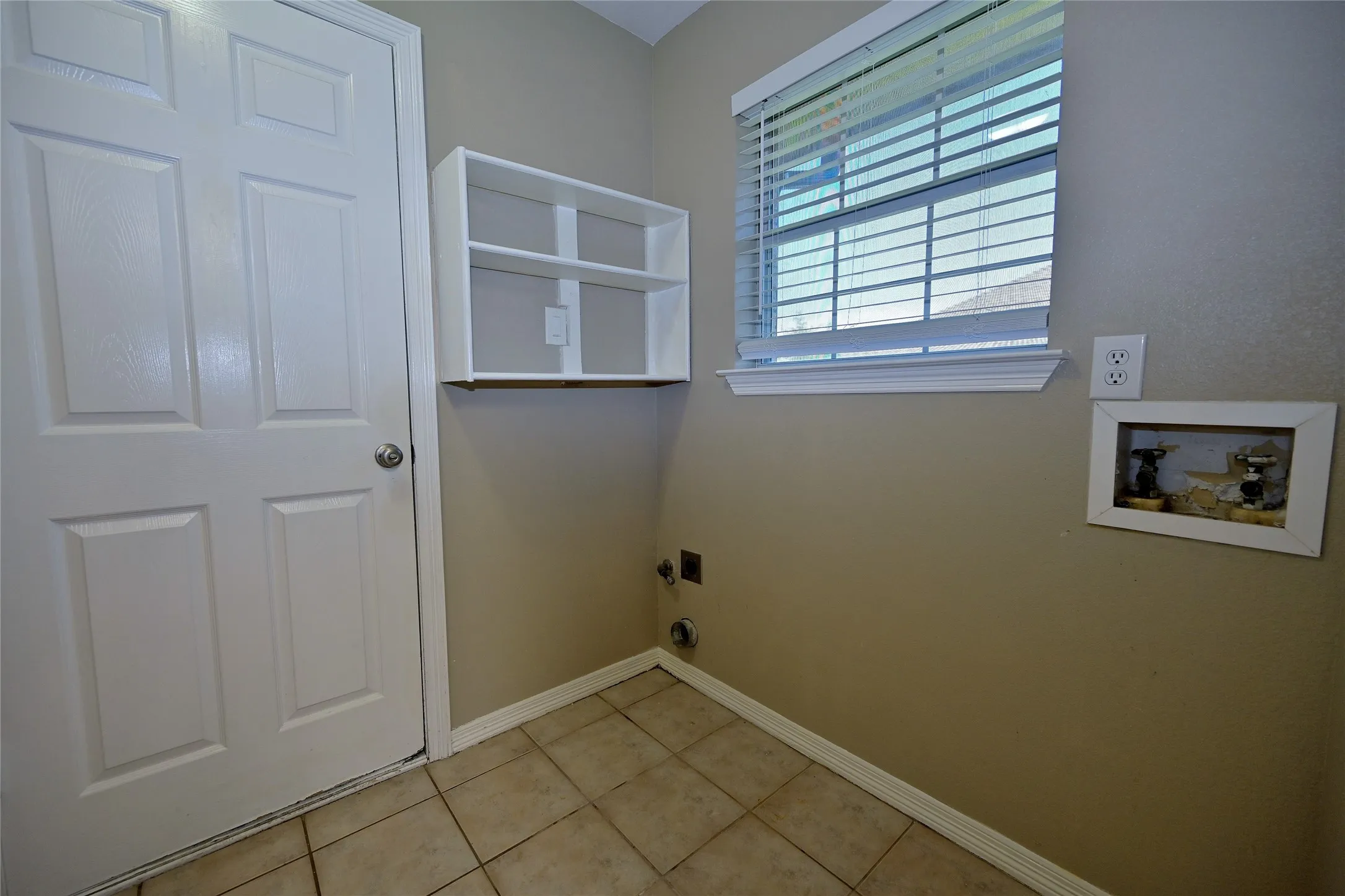 Single Family Residence For Rent in Ellis County , 211 Barbara Way, Red Oak, Texas 75154, 3 Bedroom, 2 Bathroom, 2 Garage spaces, 1,820 Sqft, built in 1993, mls#21397123, Real Estate Agent in Red Oak, Homes For Rent in Ellis county, Homes For Rent in Red Oak, Realtor in Red Oak Texas, Real Estate Brokerage Independent Realty Texas, Luminita Cordes Realtor