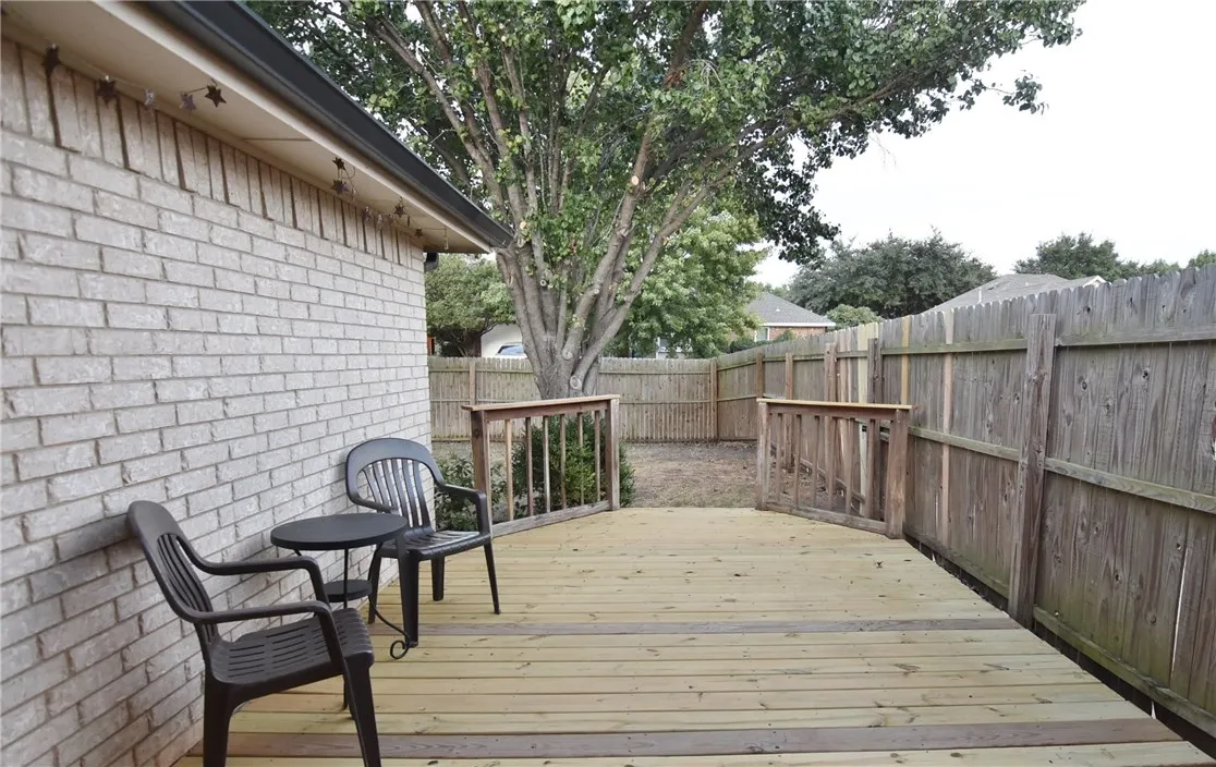 Single Family Residence For Rent in Ellis County , 211 Barbara Way, Red Oak, Texas 75154, 3 Bedroom, 2 Bathroom, 2 Garage spaces, 1,820 Sqft, built in 1993, mls#21397123, Real Estate Agent in Red Oak, Homes For Rent in Ellis county, Homes For Rent in Red Oak, Realtor in Red Oak Texas, Real Estate Brokerage Independent Realty Texas, Luminita Cordes Realtor