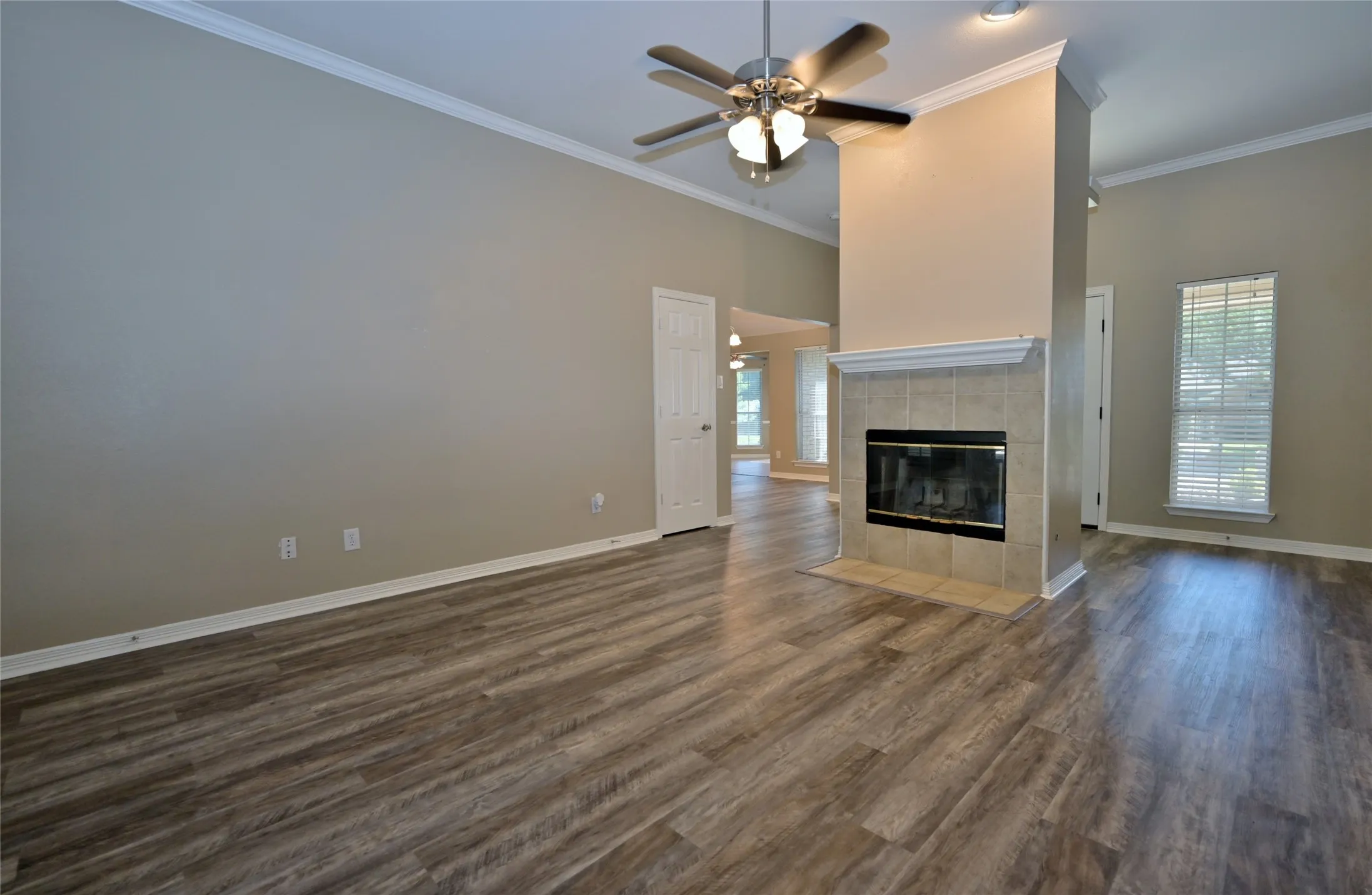 Single Family Residence For Rent in Ellis County , 211 Barbara Way, Red Oak, Texas 75154, 3 Bedroom, 2 Bathroom, 2 Garage spaces, 1,820 Sqft, built in 1993, mls#21397123, Real Estate Agent in Red Oak, Homes For Rent in Ellis county, Homes For Rent in Red Oak, Realtor in Red Oak Texas, Real Estate Brokerage Independent Realty Texas, Luminita Cordes Realtor