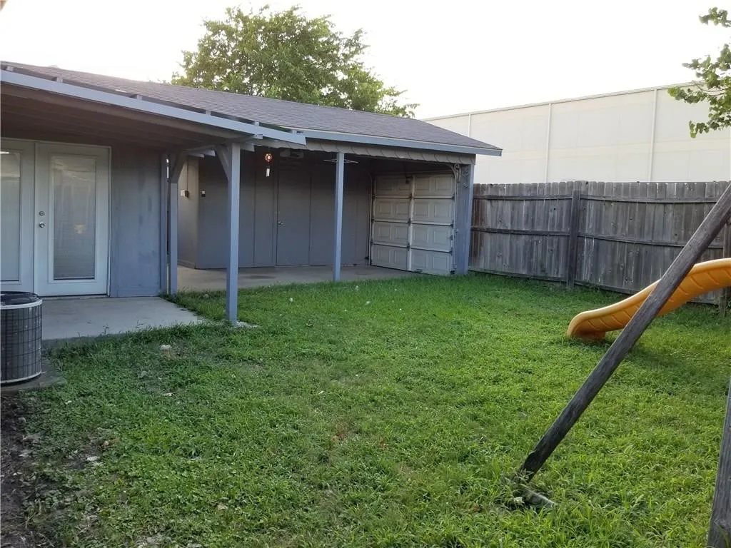 Single Family Residence For Rent in Collin County , 933 Meadow Mead Drive, Allen, Texas 75002, 3 Bedroom, 2 Bathroom, 2 Garage spaces, 1,017 Sqft, built in 1968, mls#21398229, Real Estate Agent in Allen, Homes For Rent in Collin county, Homes For Rent in Allen, Realtor in Allen Texas, Real Estate Brokerage Independent Realty Texas, Luminita Cordes Realtor