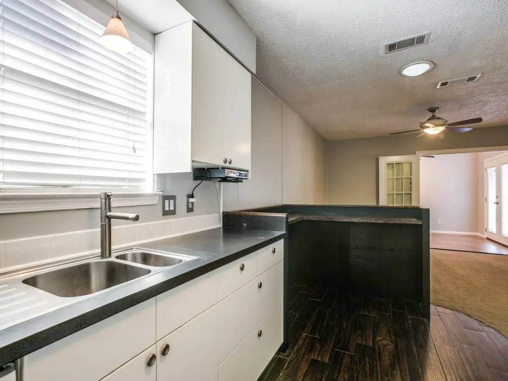 Single Family Residence For Rent in Collin County , 933 Meadow Mead Drive, Allen, Texas 75002, 3 Bedroom, 2 Bathroom, 2 Garage spaces, 1,017 Sqft, built in 1968, mls#21398229, Real Estate Agent in Allen, Homes For Rent in Collin county, Homes For Rent in Allen, Realtor in Allen Texas, Real Estate Brokerage Independent Realty Texas, Luminita Cordes Realtor