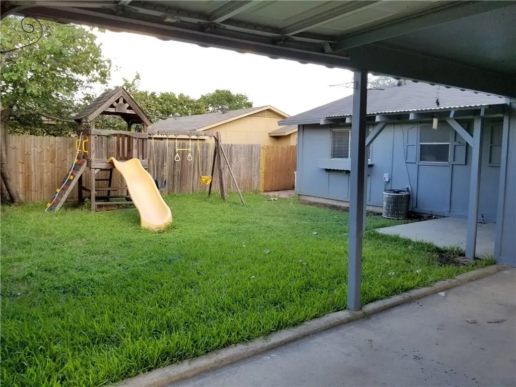 Single Family Residence For Rent in Collin County , 933 Meadow Mead Drive, Allen, Texas 75002, 3 Bedroom, 2 Bathroom, 2 Garage spaces, 1,017 Sqft, built in 1968, mls#21398229, Real Estate Agent in Allen, Homes For Rent in Collin county, Homes For Rent in Allen, Realtor in Allen Texas, Real Estate Brokerage Independent Realty Texas, Luminita Cordes Realtor