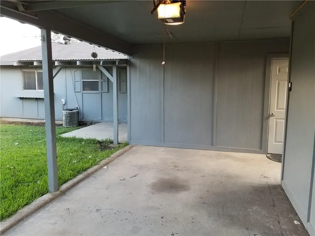 Single Family Residence For Rent in Collin County , 933 Meadow Mead Drive, Allen, Texas 75002, 3 Bedroom, 2 Bathroom, 2 Garage spaces, 1,017 Sqft, built in 1968, mls#21398229, Real Estate Agent in Allen, Homes For Rent in Collin county, Homes For Rent in Allen, Realtor in Allen Texas, Real Estate Brokerage Independent Realty Texas, Luminita Cordes Realtor