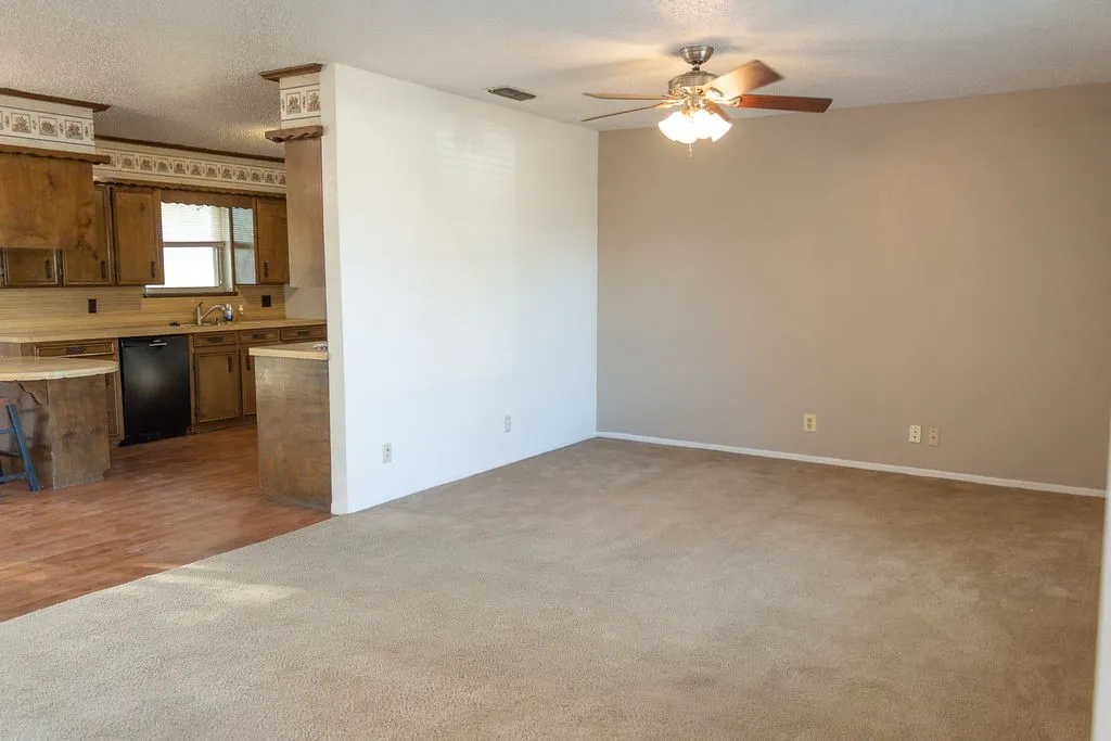 Single Family Residence For Sale in Stephens County , 503 N Harding Street, Breckenridge, Texas 76424, 3 Bedroom, 2 Bathroom, Garage spaces, 1,296 Sqft, built in 1978, mls#21398235, Real Estate Agent in Breckenridge, Homes For Sale in Stephens county, Homes For Sale in Breckenridge, Realtor in Breckenridge Texas, Real Estate Brokerage Independent Realty Texas, Luminita Cordes Realtor